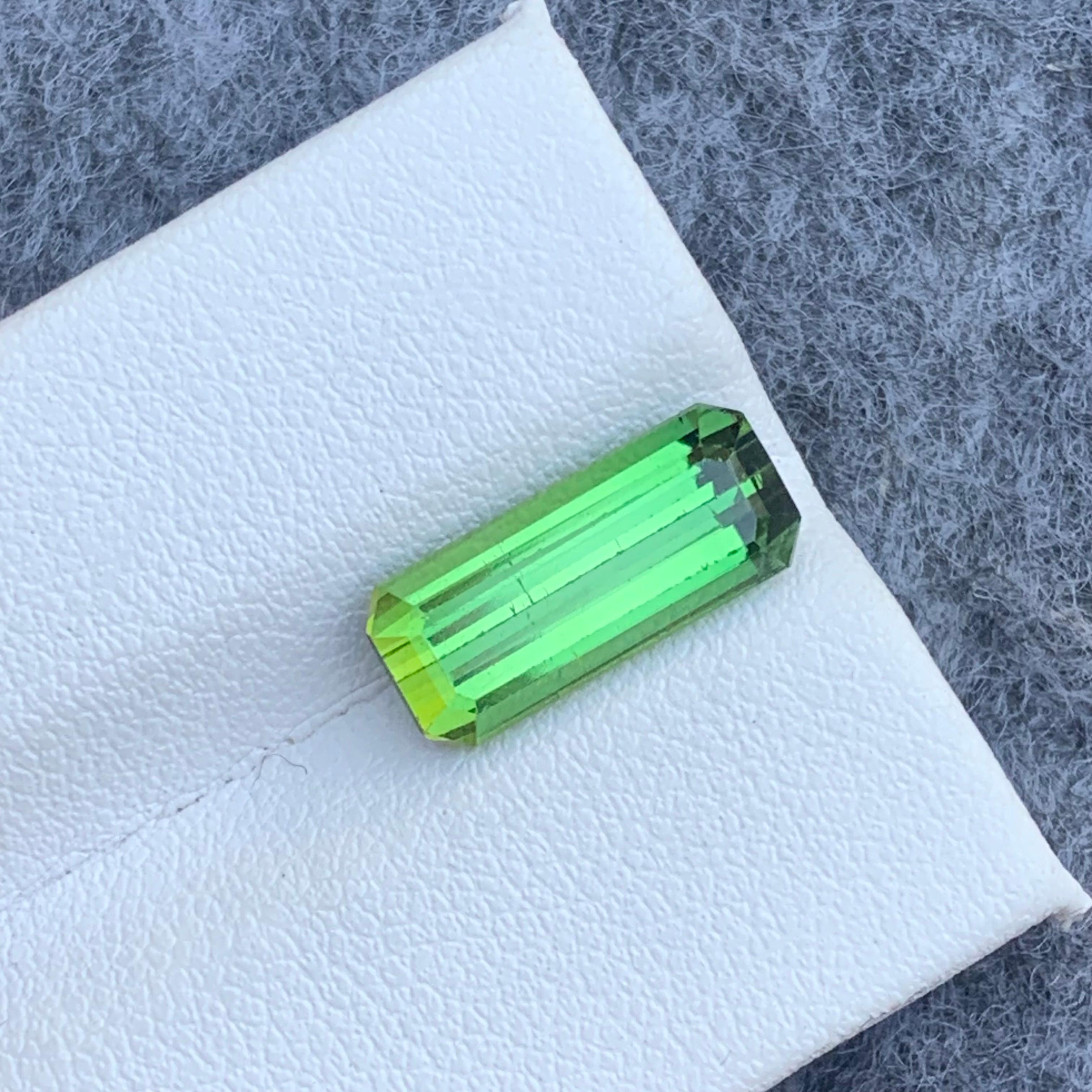 4.20 Carat Long Emerald Cut Natural Green Loose Tourmaline Emerald Cut For Sale 4