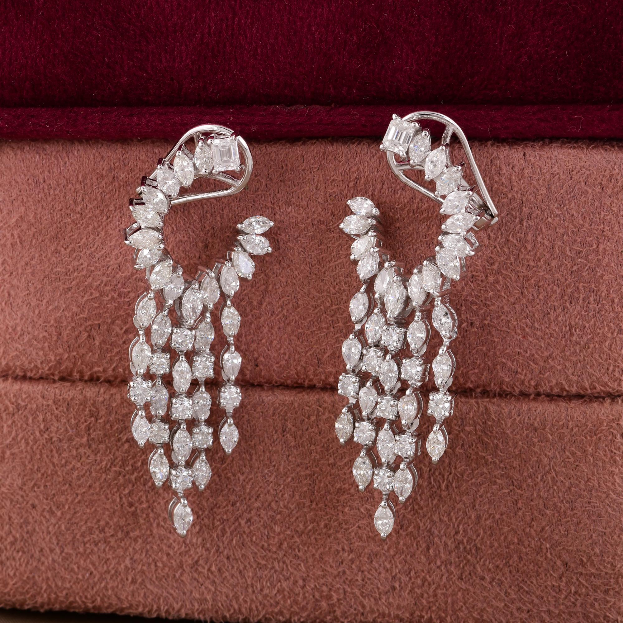 Pendientes de diamantes talla marquesa redonda y esmeralda de 4,20 quilates y oro blanco de 18 quilates en Nuevo estado para la venta en Diera, Dubai