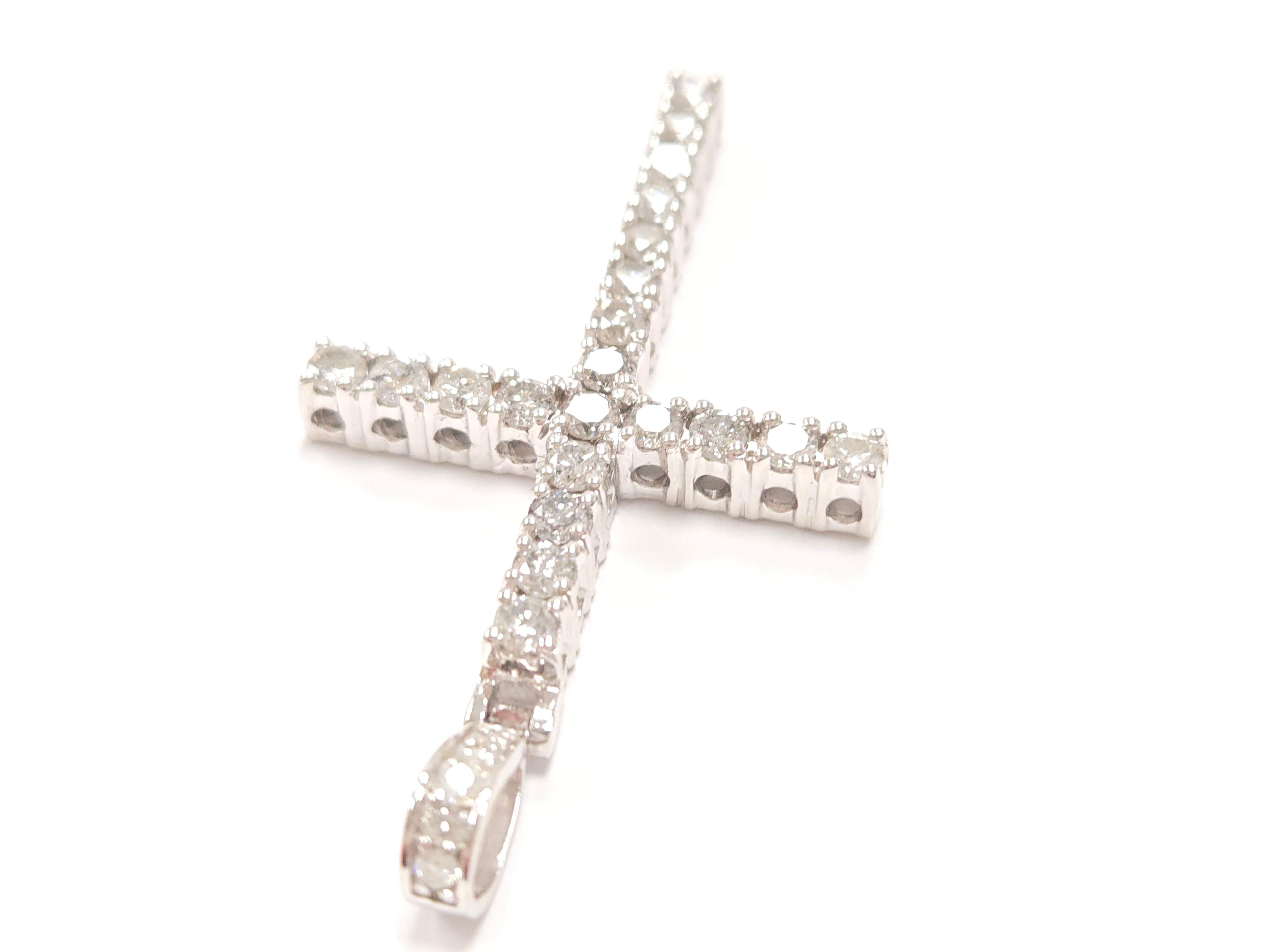 4.20 Carat Natural Diamond Cross Pendant 14 Karat White Gold In New Condition In Great Neck Plaza, NY