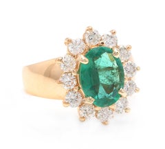 4.20 Carat Natural Emerald and Diamond 18 Karat Solid Yellow Gold Ring