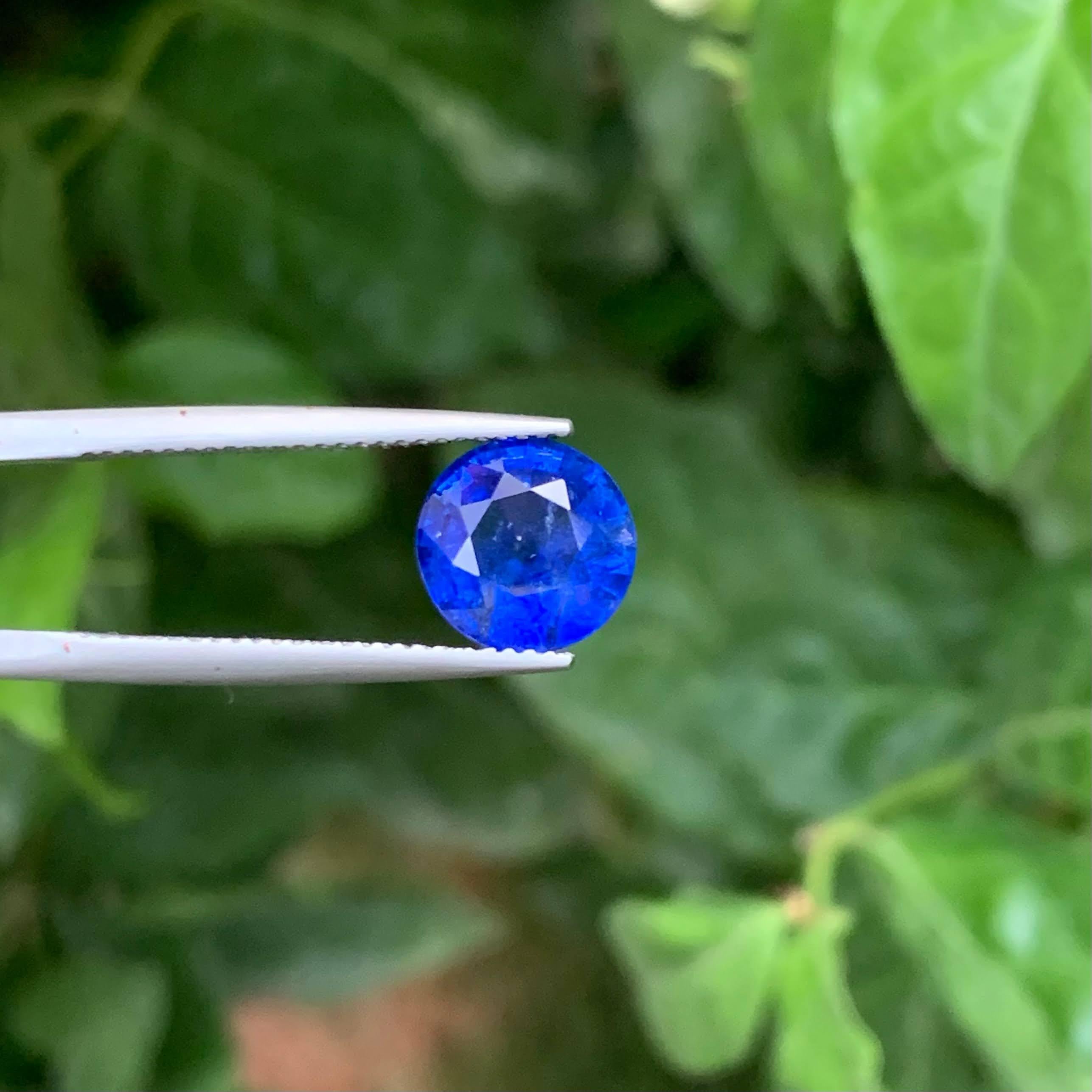 Taglio rotondo 4,20 carati di zaffiro rotondo blu reale naturale certificato GGI Gemma dello Sri Lanka in vendita