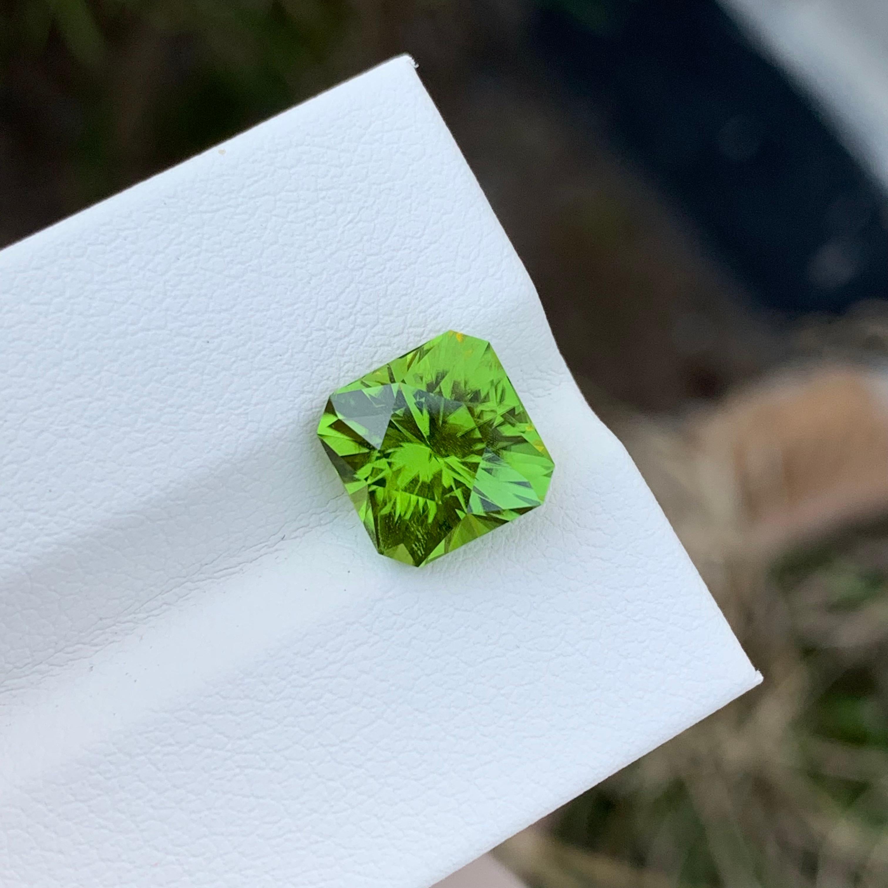 4.20 Carat Natural Loose Apple Green Peridot Perfect Square Shape Gem For Ring  For Sale 4