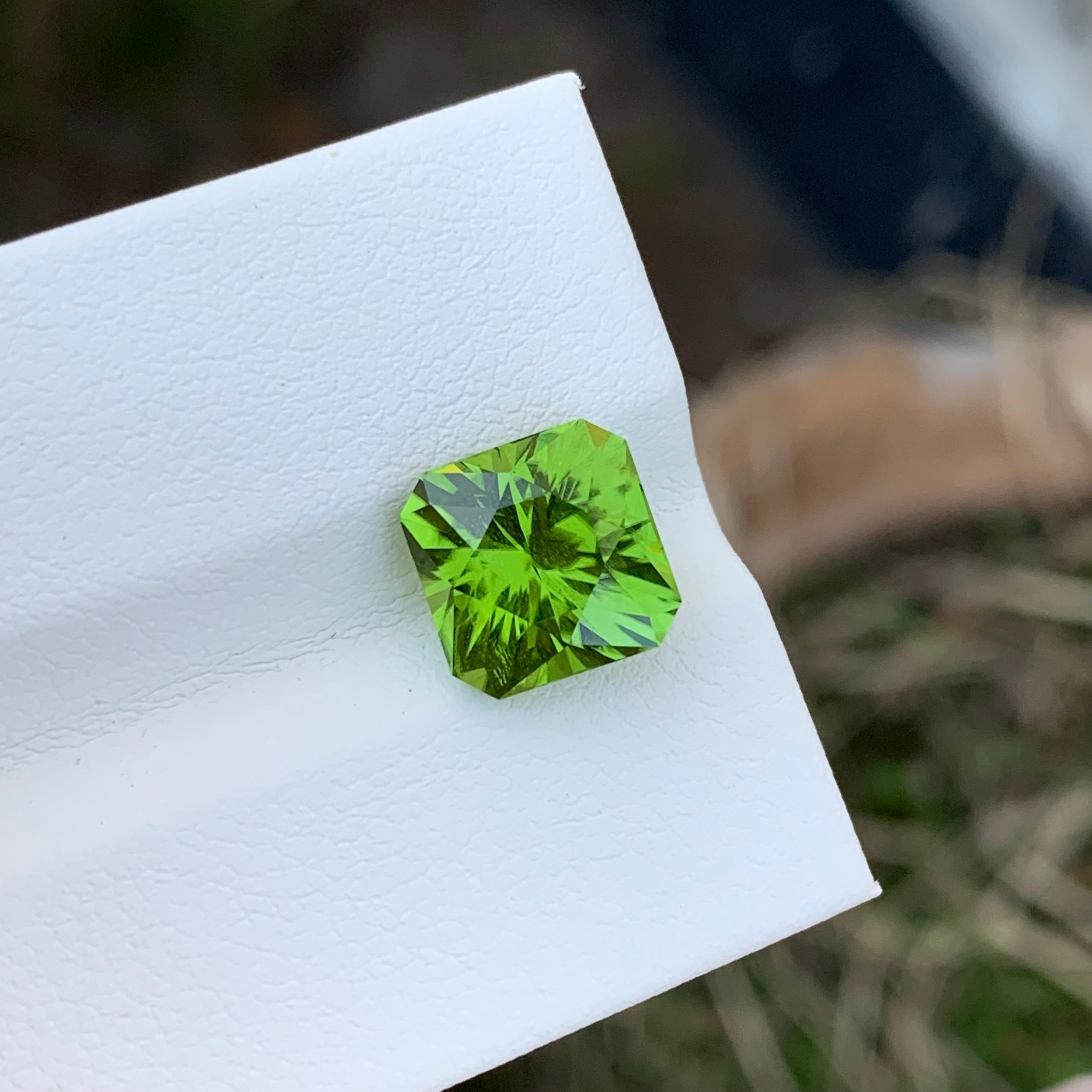4,20 Karat Natürlicher Loser Apfel Grüner Peridot Perfekte Quadratische Form Edelstein Für Ring (Carréeschliff) im Angebot
