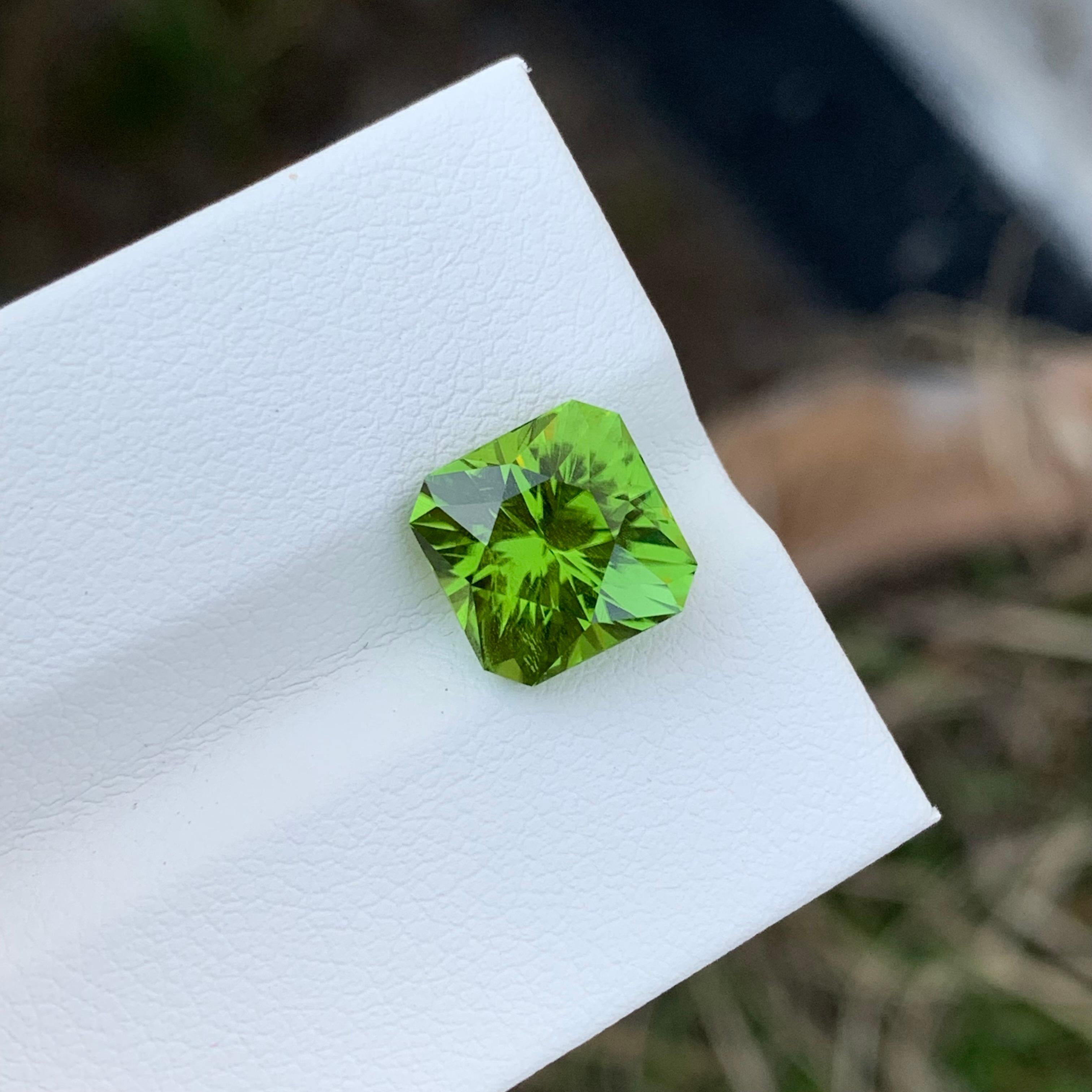 4.20 Carat Natural Loose Apple Green Peridot Perfect Square Shape Gem For Ring  For Sale 2