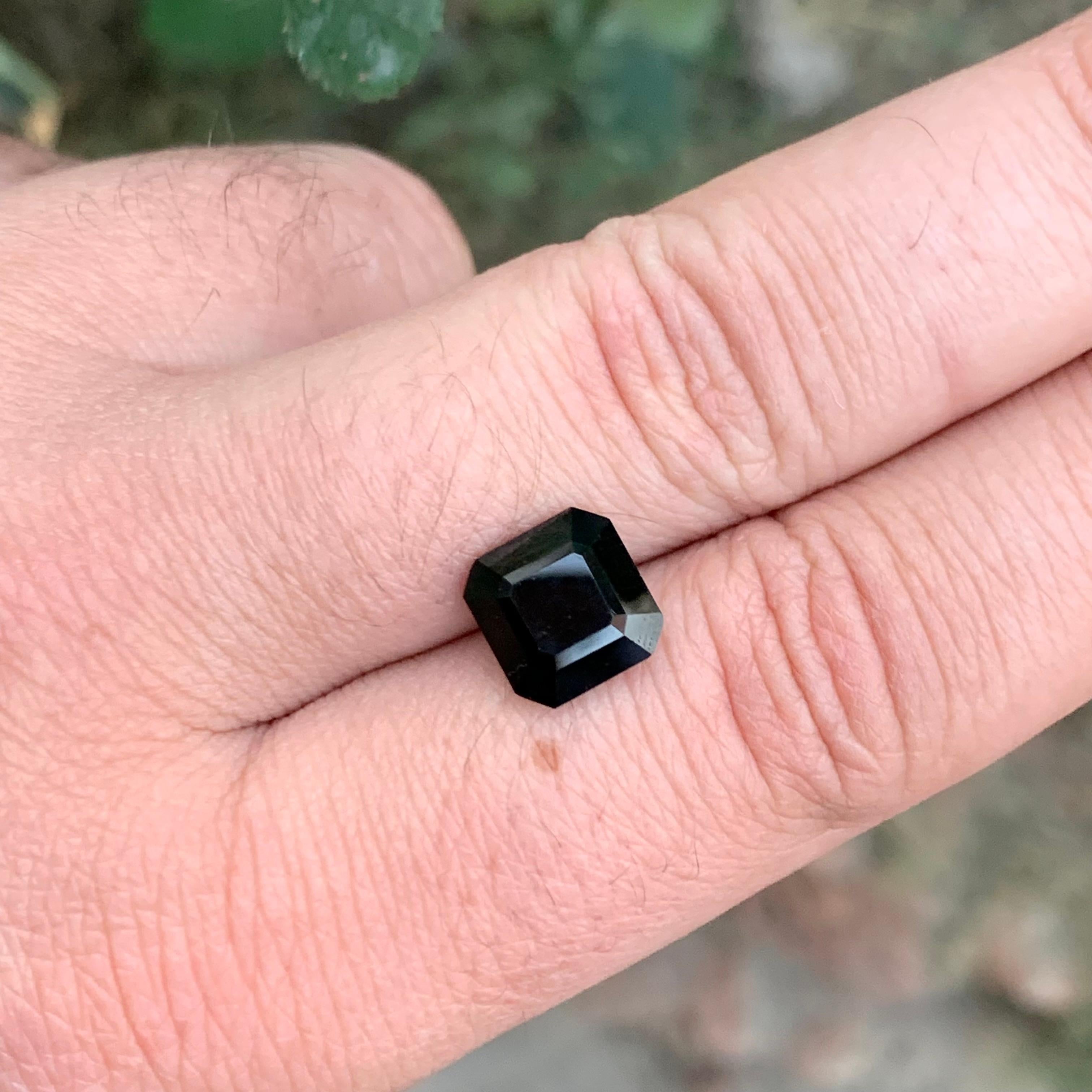Gema de turmalina negra suelta natural de 4,20 quilates y forma cuadrada en Nuevo estado para la venta en Peshawar, PK