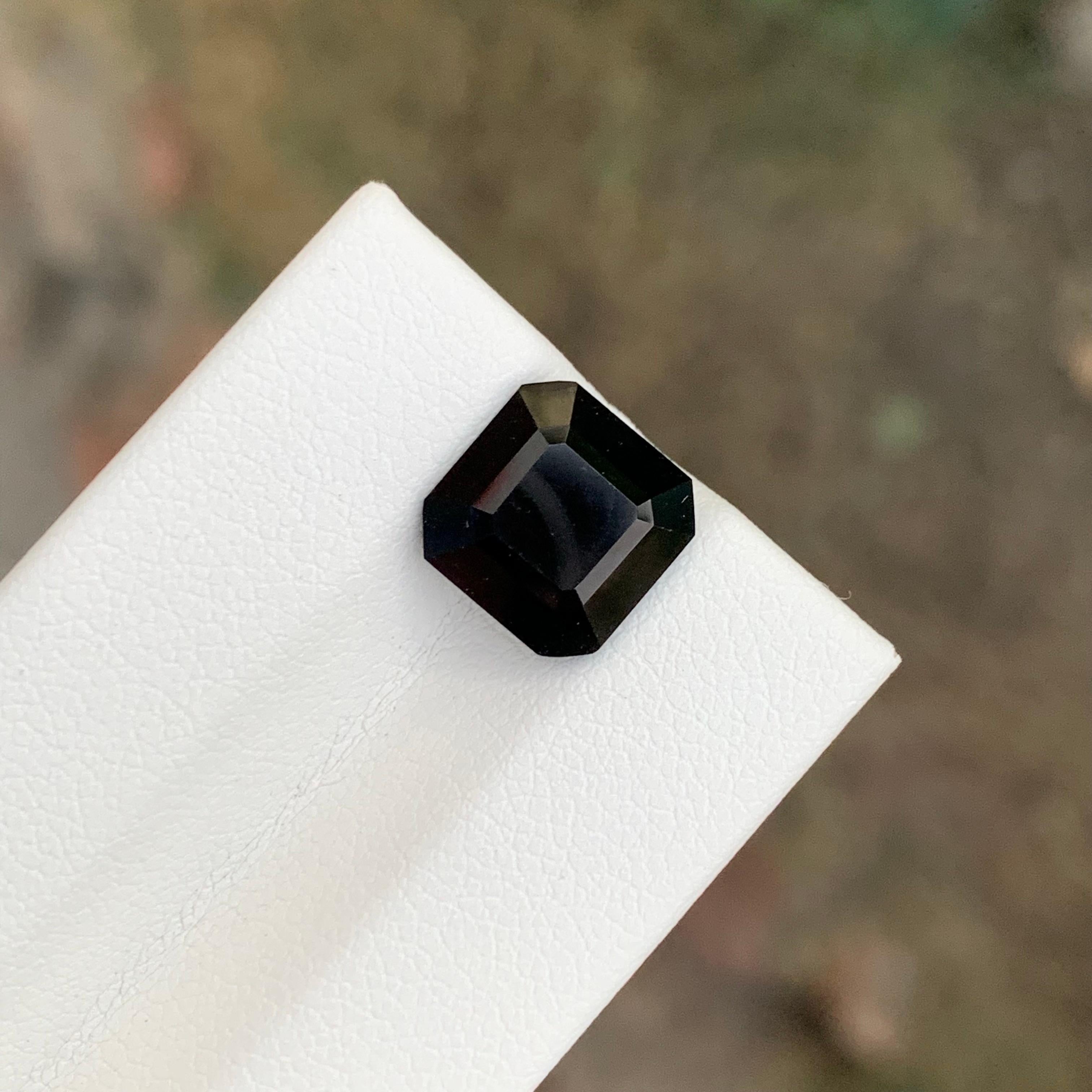 Gema de turmalina negra suelta natural de 4,20 quilates y forma cuadrada en venta 1