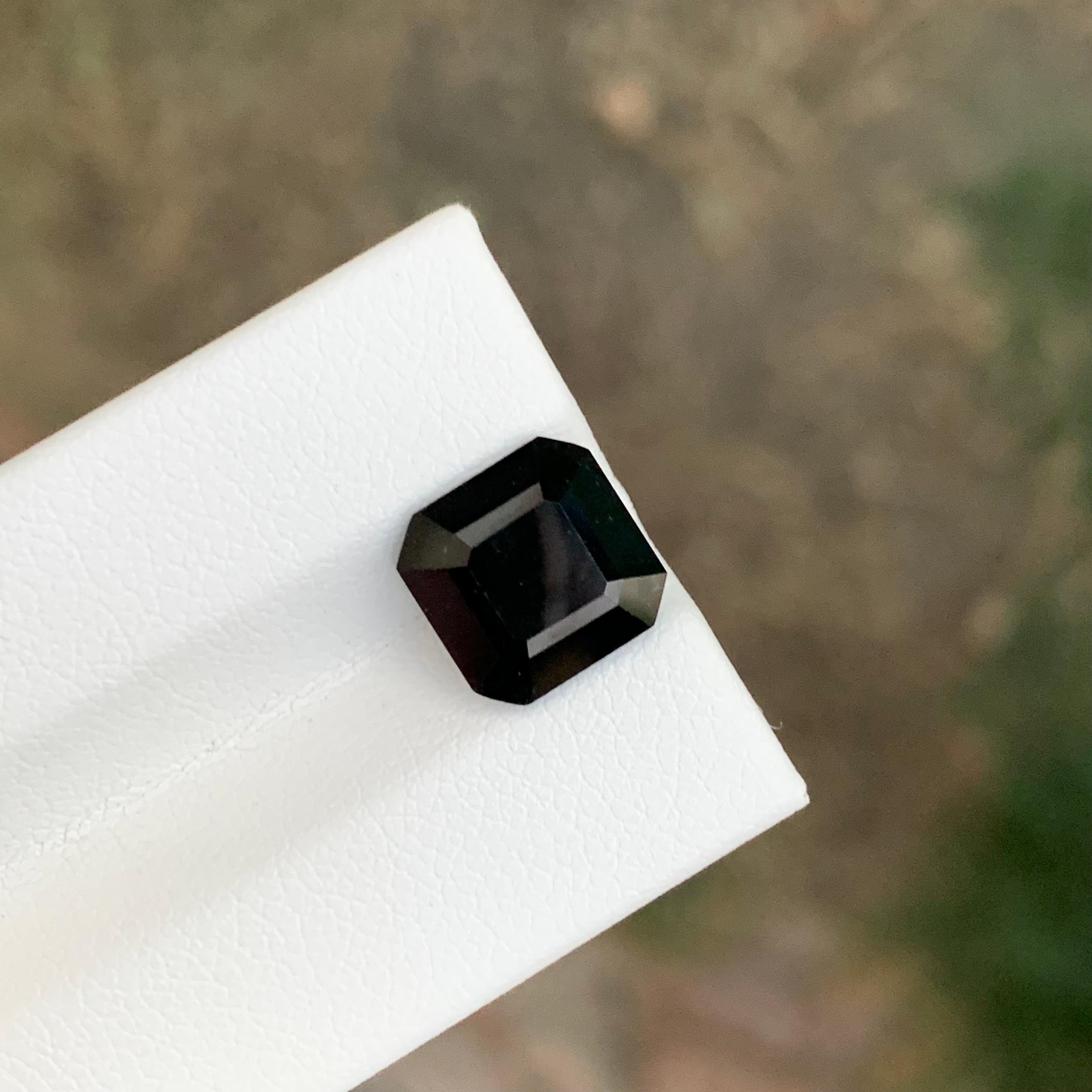 Gema de turmalina negra suelta natural de 4,20 quilates y forma cuadrada en venta 2
