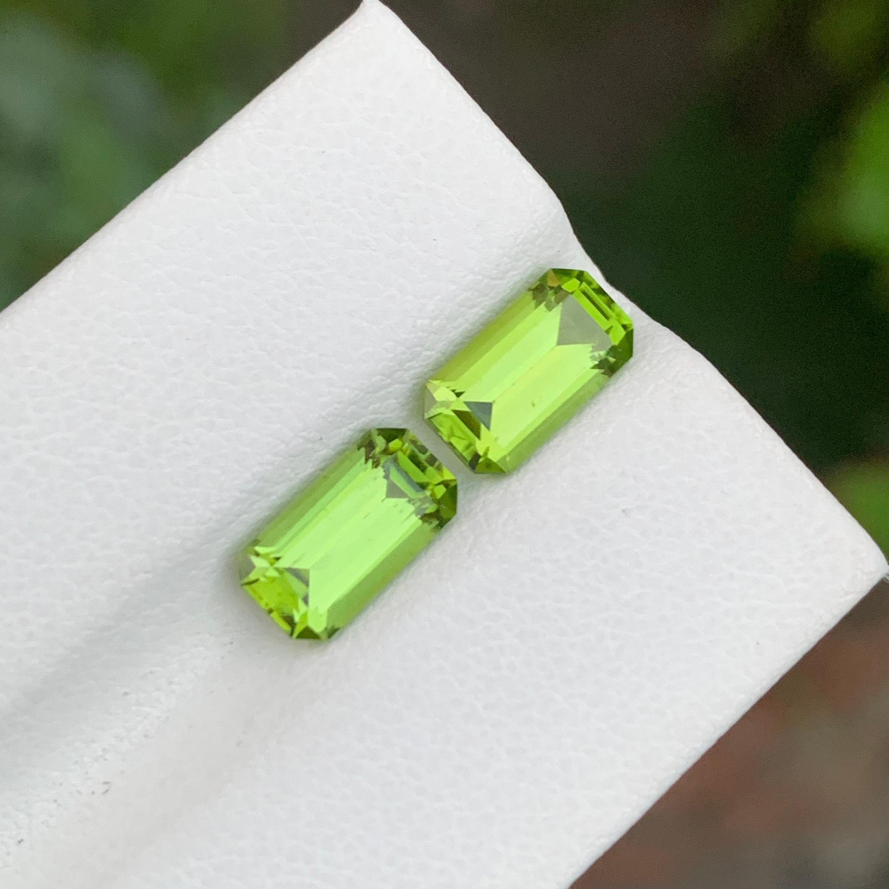 4.20 Quilates Peridoto Natural Suelto Pareja Gema Forma Esmeralda Para Pendientes en venta 5