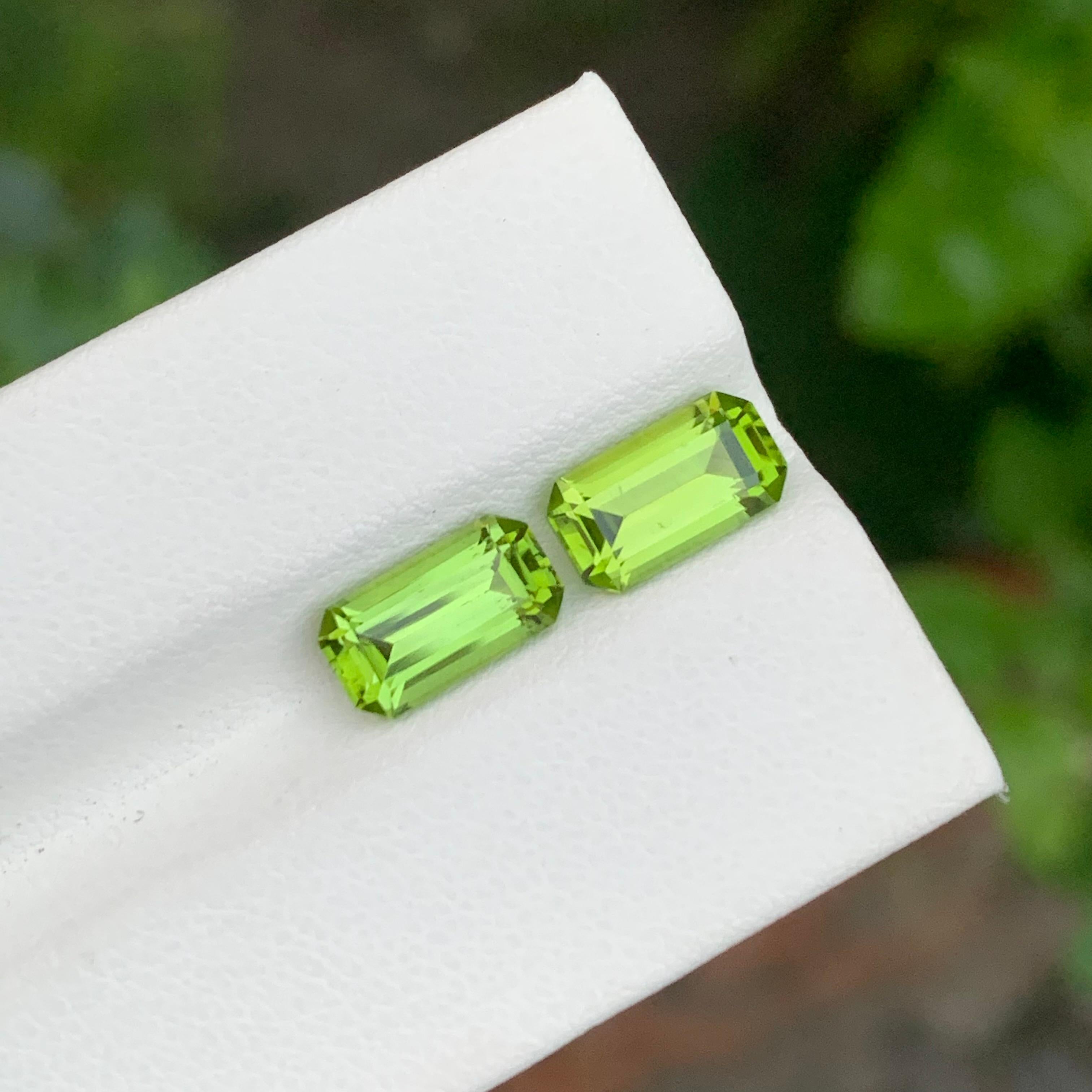 4.20 Quilates Peridoto Natural Suelto Pareja Gema Forma Esmeralda Para Pendientes Corte esmeralda en venta