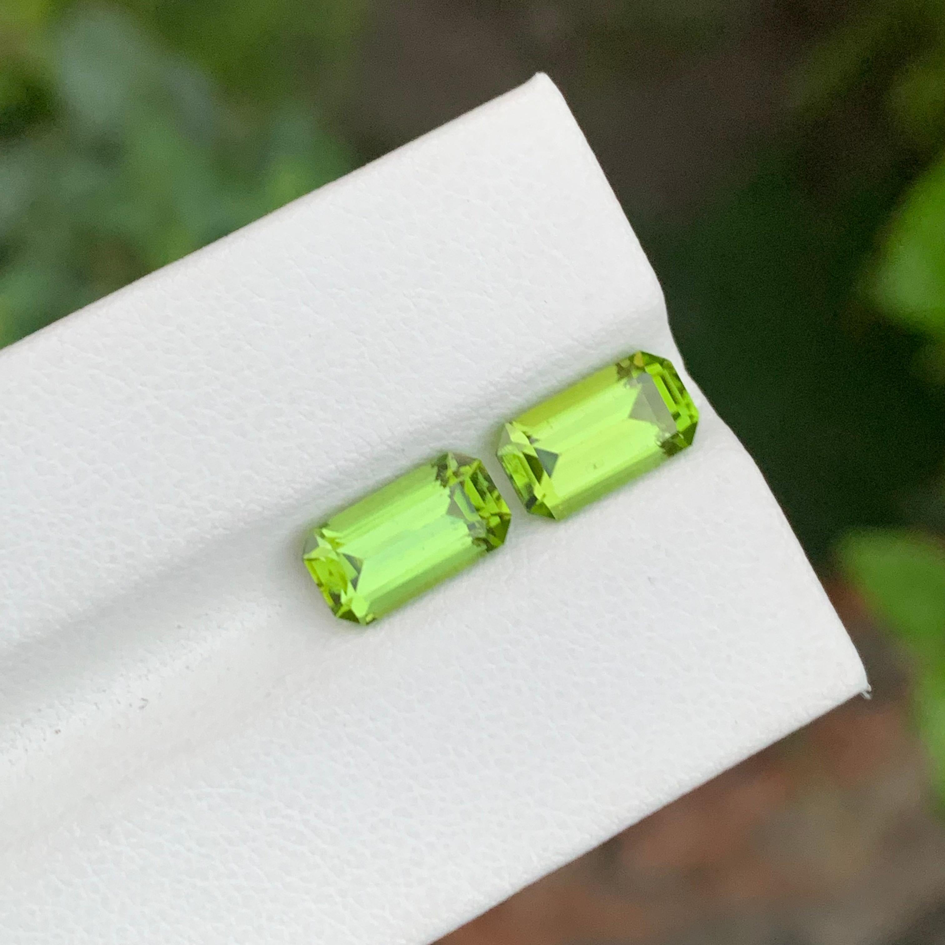4.20 Quilates Peridoto Natural Suelto Pareja Gema Forma Esmeralda Para Pendientes en venta 3