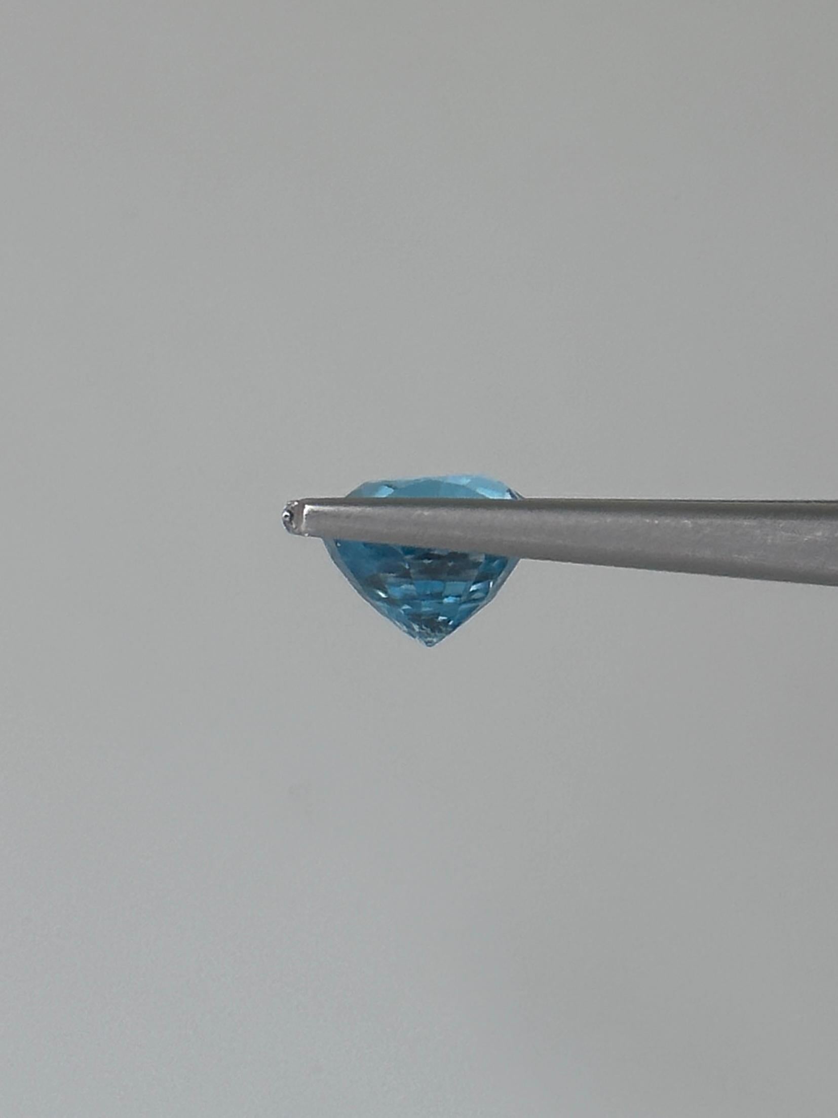 Zircon bleu ciel naturel de 4.20 carats Unisexe en vente