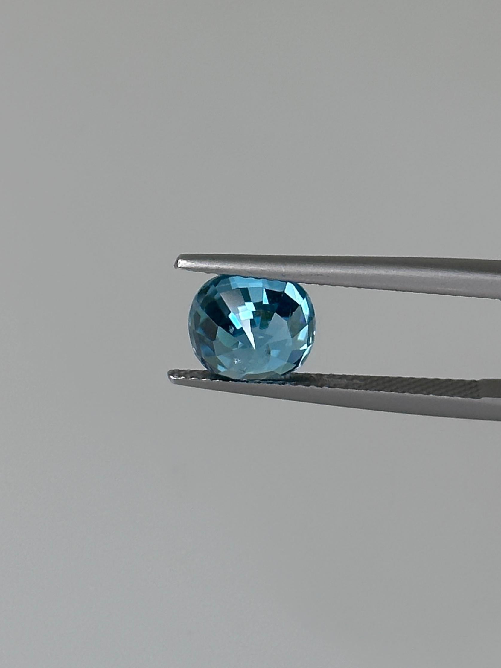 Zircon bleu ciel naturel de 4.20 carats en vente 1