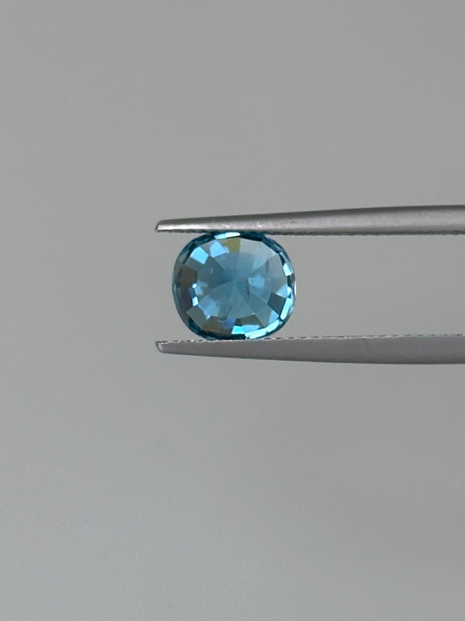 Zircon bleu ciel naturel de 4.20 carats en vente 2