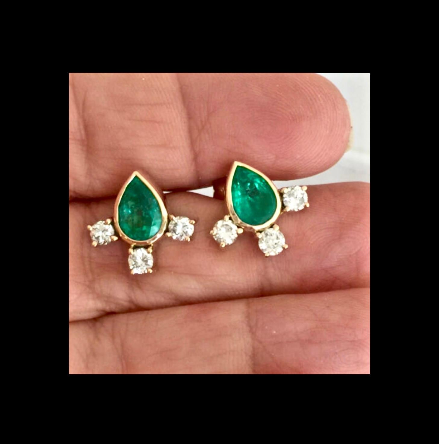 Contemporary Fine  Vibrant Green Colombian Emerald Pear Cut Diamond Earrings 18K
