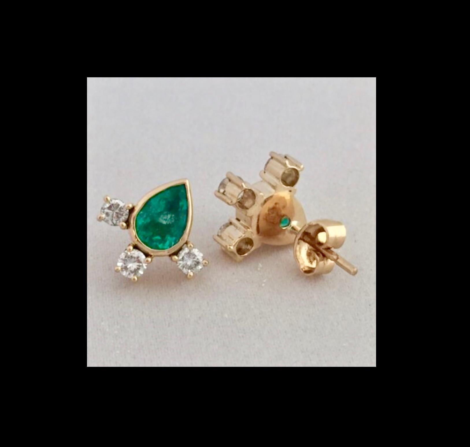 Fine  Vibrant Green Colombian Emerald Pear Cut Diamond Earrings 18K 4