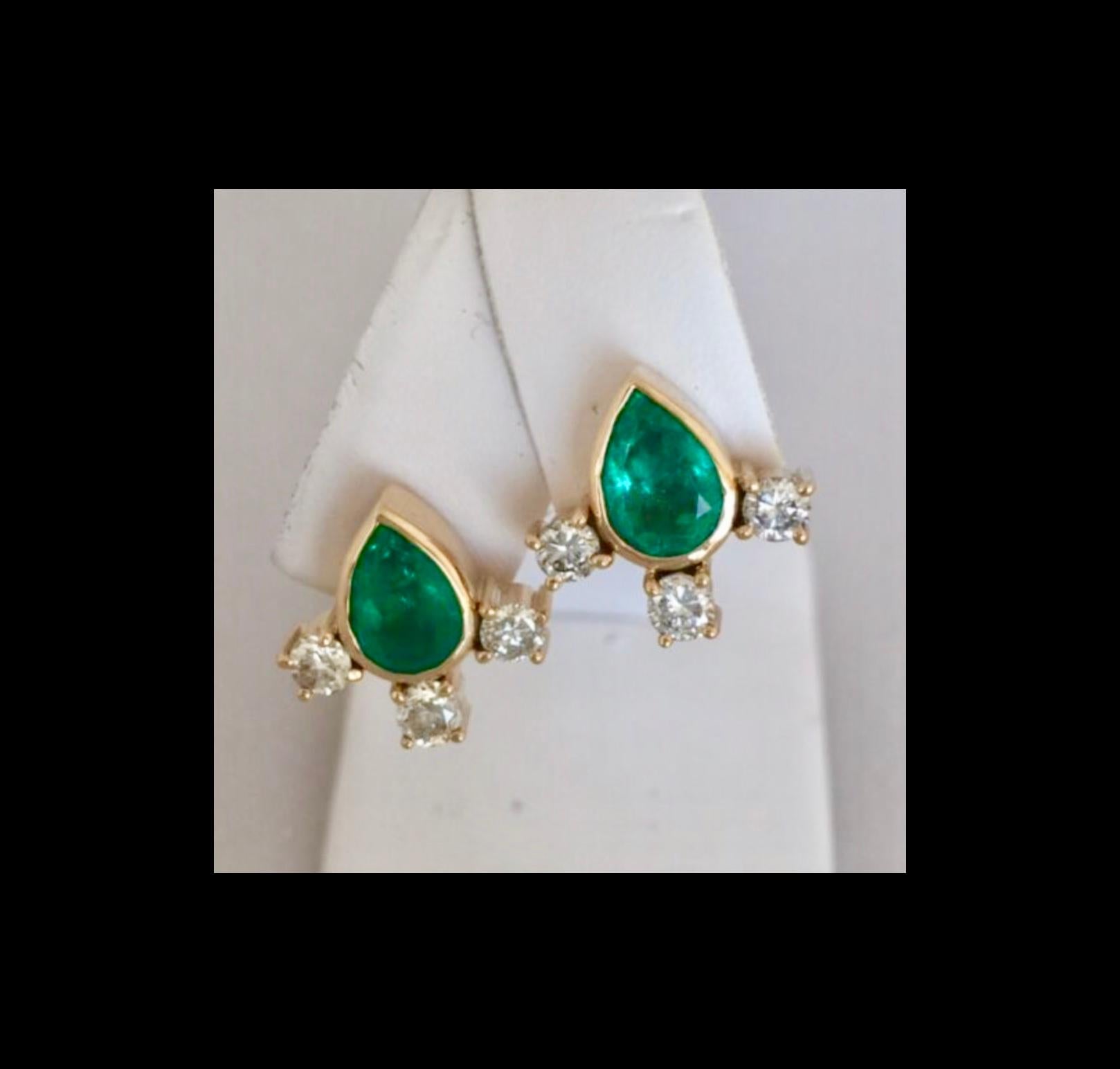Fine  Vibrant Green Colombian Emerald Pear Cut Diamond Earrings 18K 5