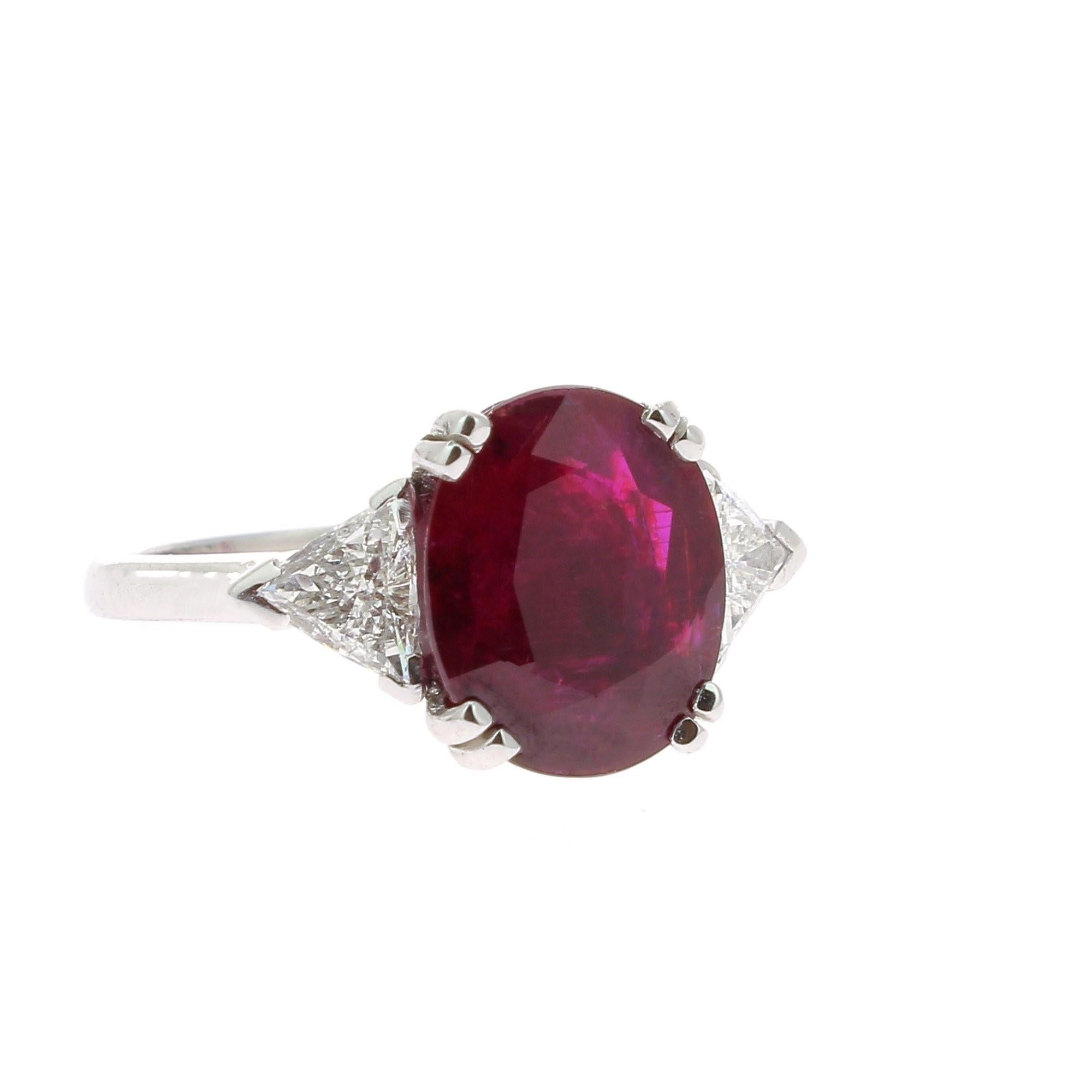 4.20 Carat  NoHeated Ruby Cocktail Ring Set with Triangle White Diamond 0.61 Cts In New Condition In Istanbul, TR