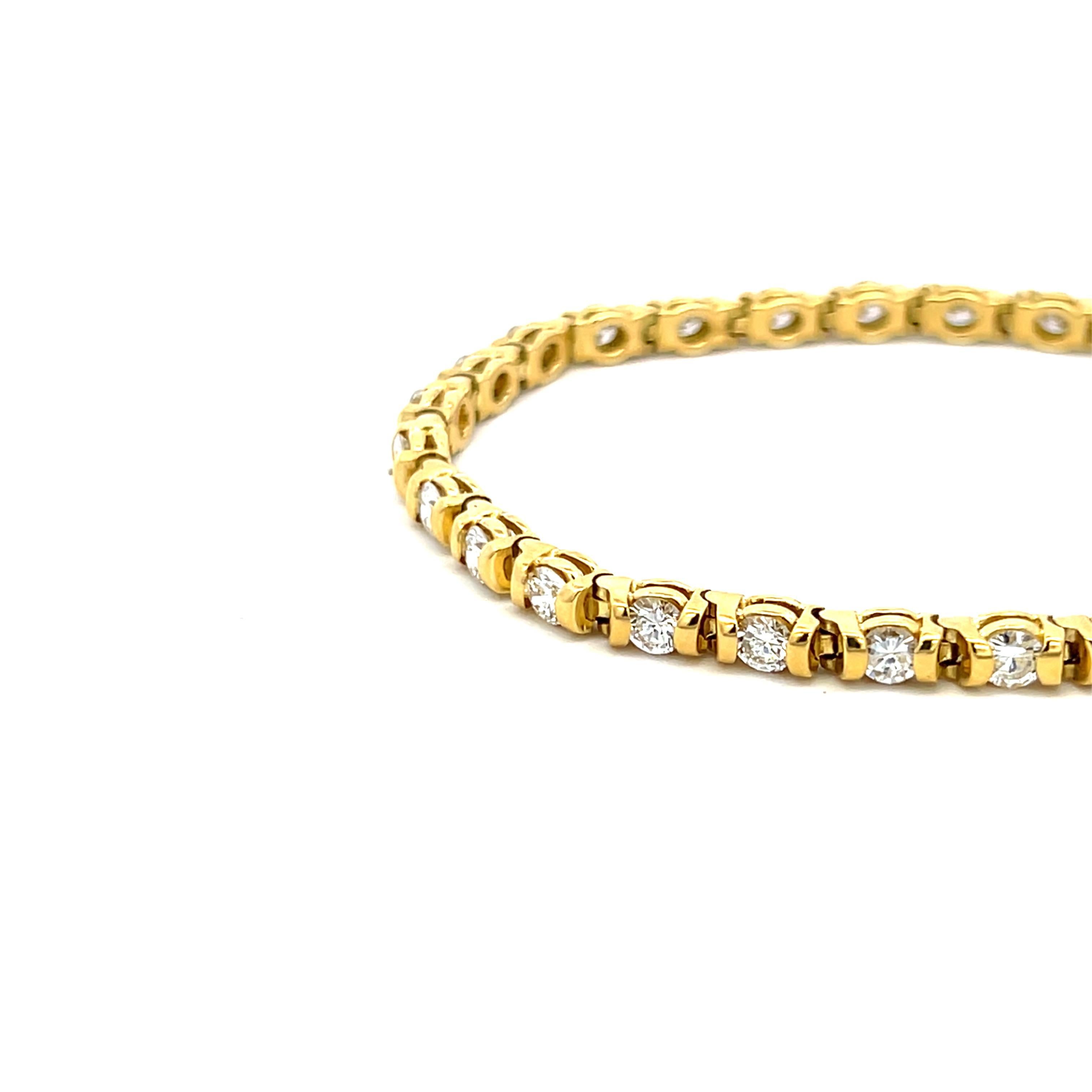 Titel:
4,20 Karat Runder Brillant H VS1 Diamant 18 Karat Gelbgold Tennisarmband
Stil:
Tennis
Metall:
18 Karat Gelbgold
Edelstein 1:
4,2 Karat Diamant
Anzahl von Steinen:
26
Farbe:
H
Klarheit:
VS1
Die Form:
Rund Brillant
Dimension:
6,5*0,15*0,15