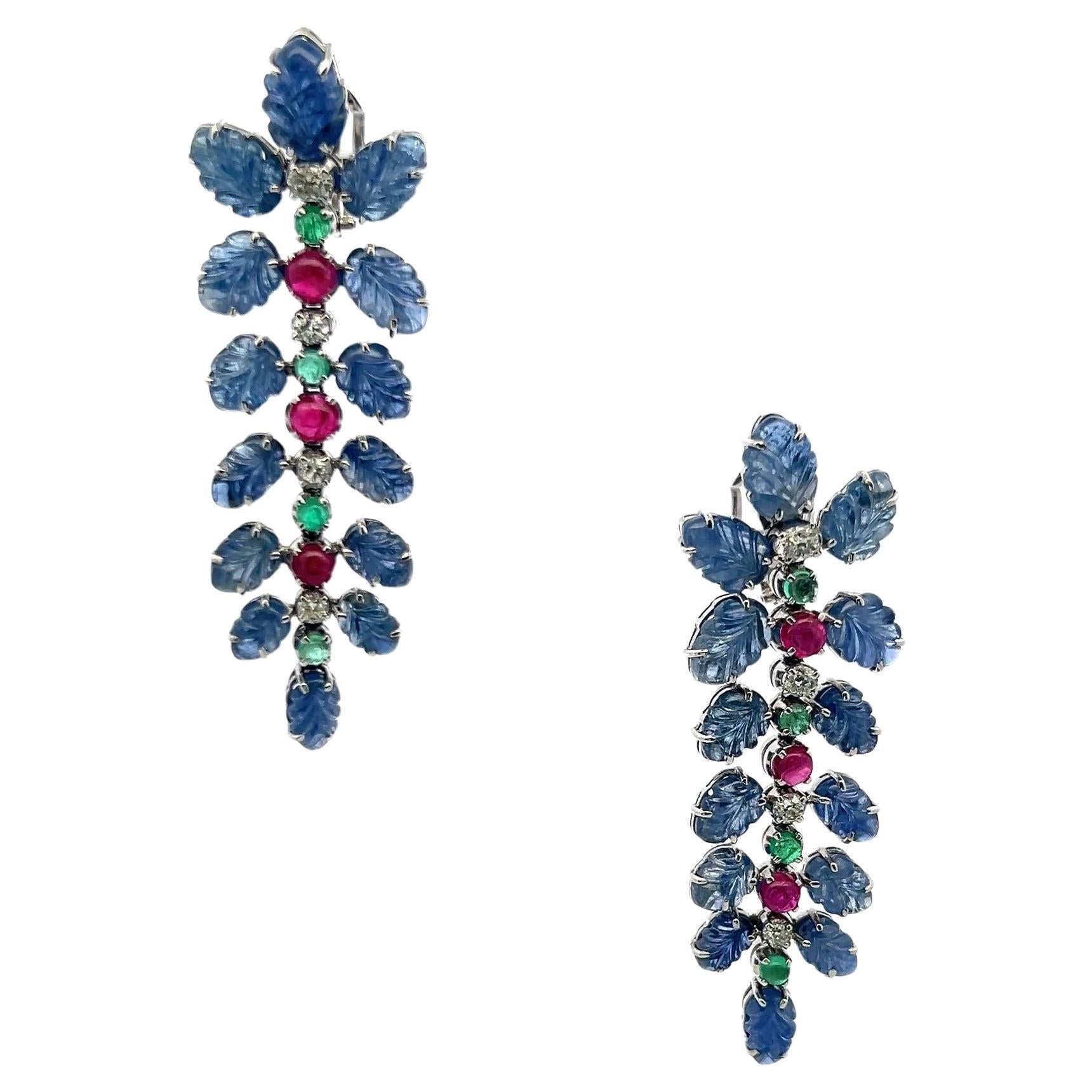 Boucles d'oreilles pendantes 4.20 Carat Ruby Emerald 1.60 Carat Old European Diamond Platling Earrings