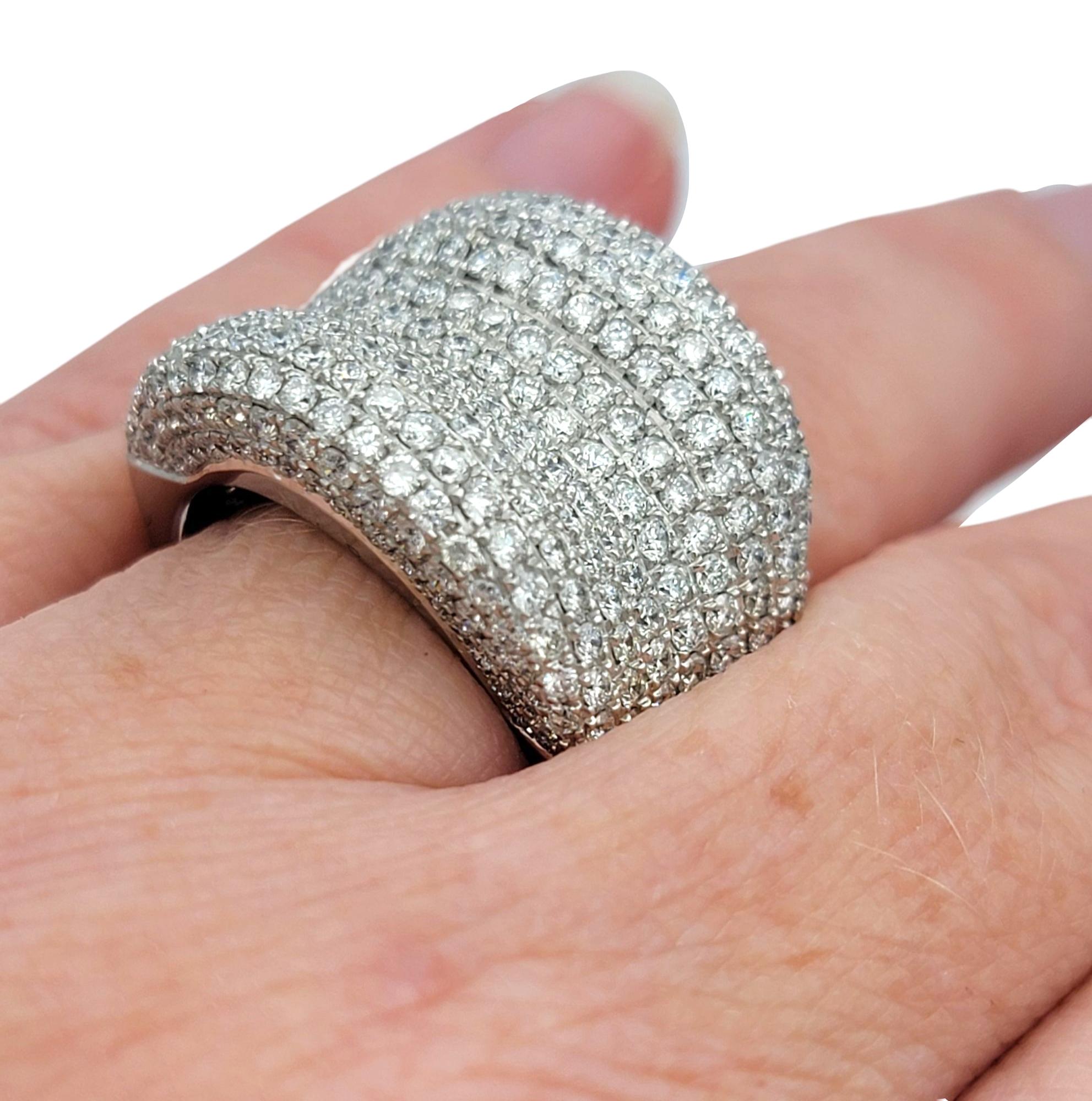 4,20 Karat insgesamt Pavé-Diamant breiter konkaver Bandring aus 18 Karat Weißgold im Angebot 4