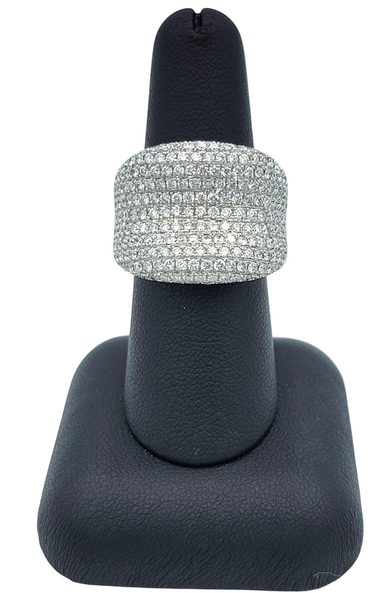 4,20 Karat insgesamt Pavé-Diamant breiter konkaver Bandring aus 18 Karat Weißgold im Angebot 5