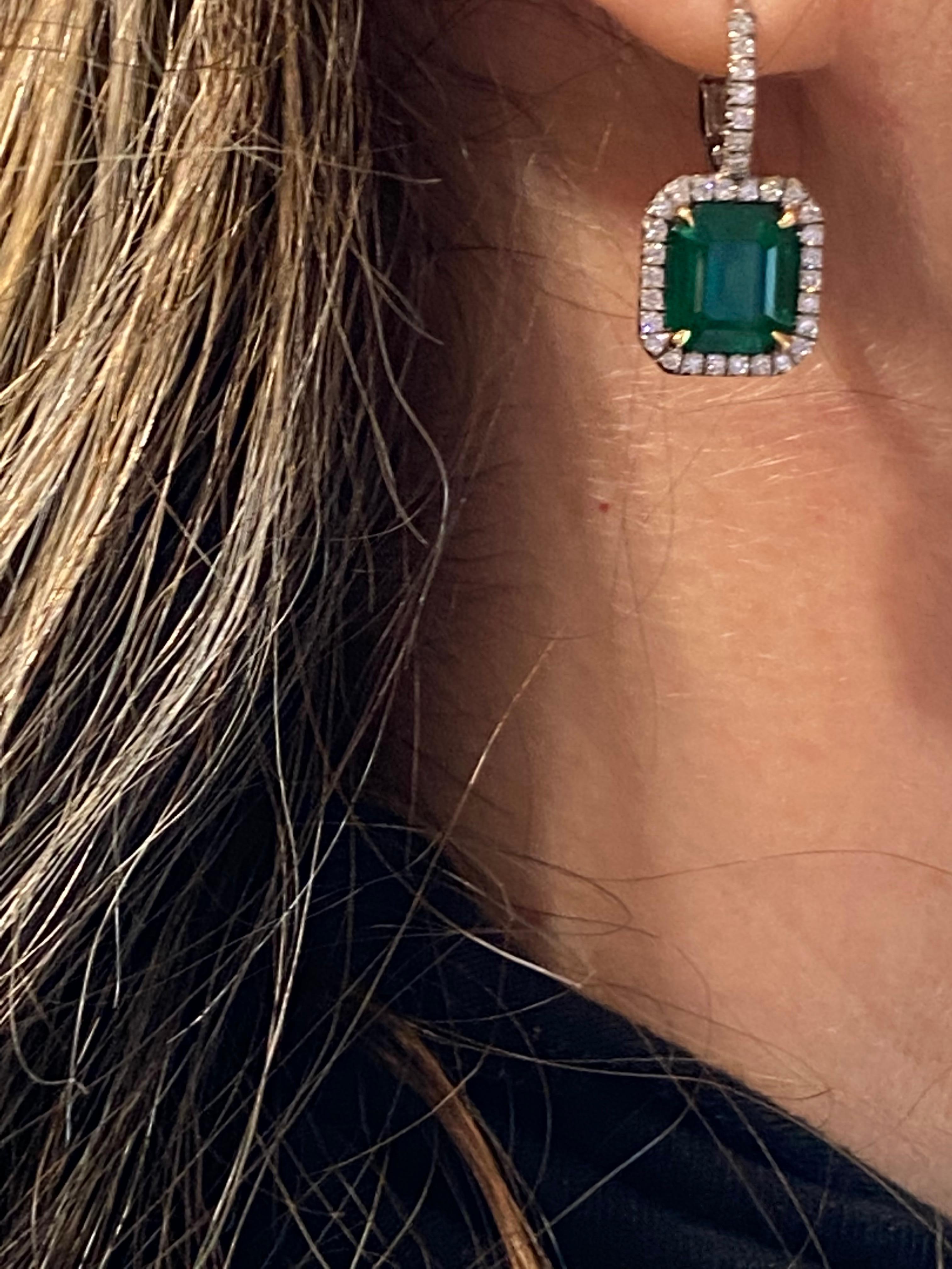 4,20 Karat 'Gesamtgewicht' Smaragd und Diamant Halo Platin-Ohrringe im Angebot 5