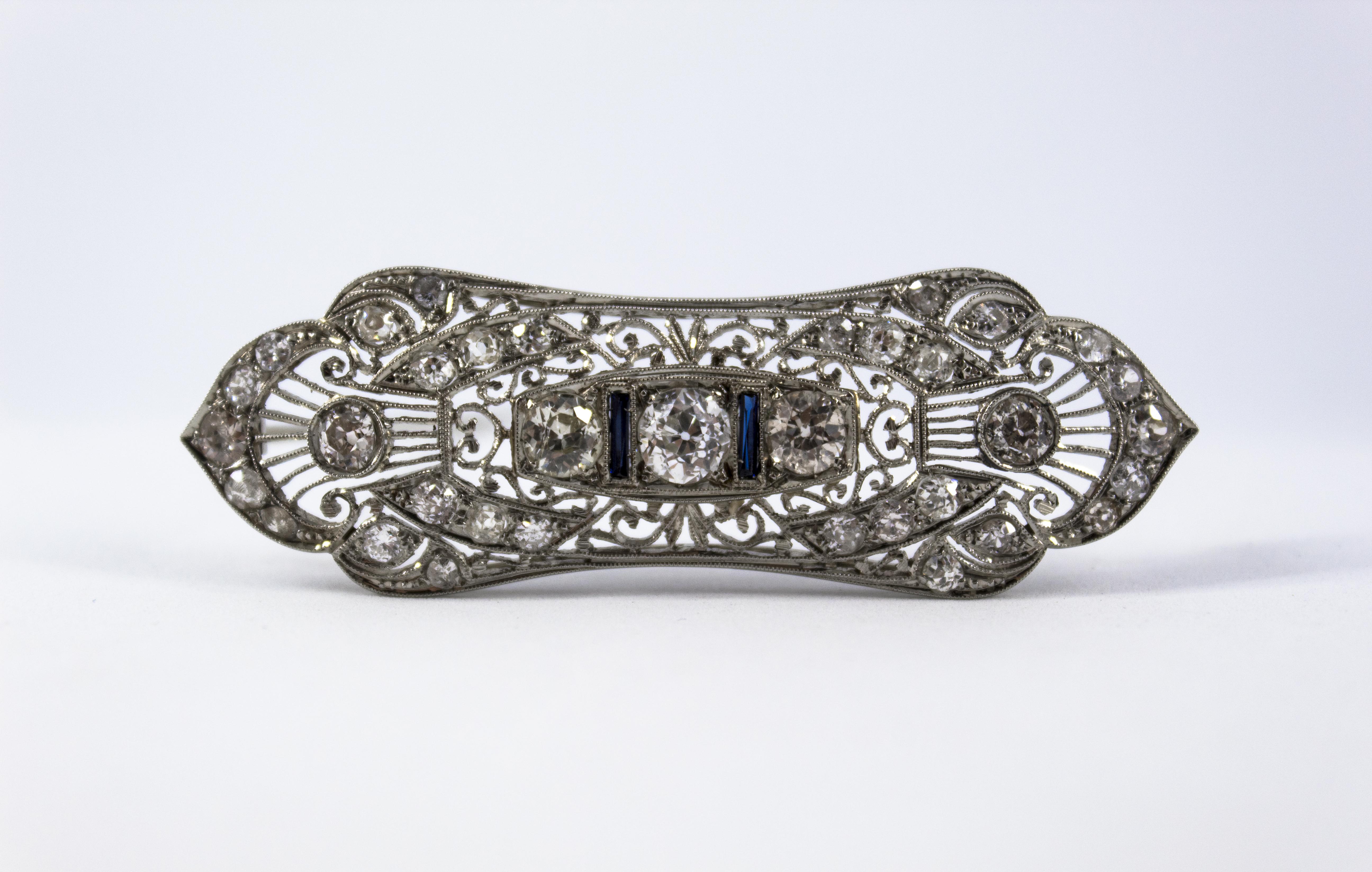 4.20 Carat White Diamond 0.20 Carat Blue Sapphire White Gold Brooch For Sale 4