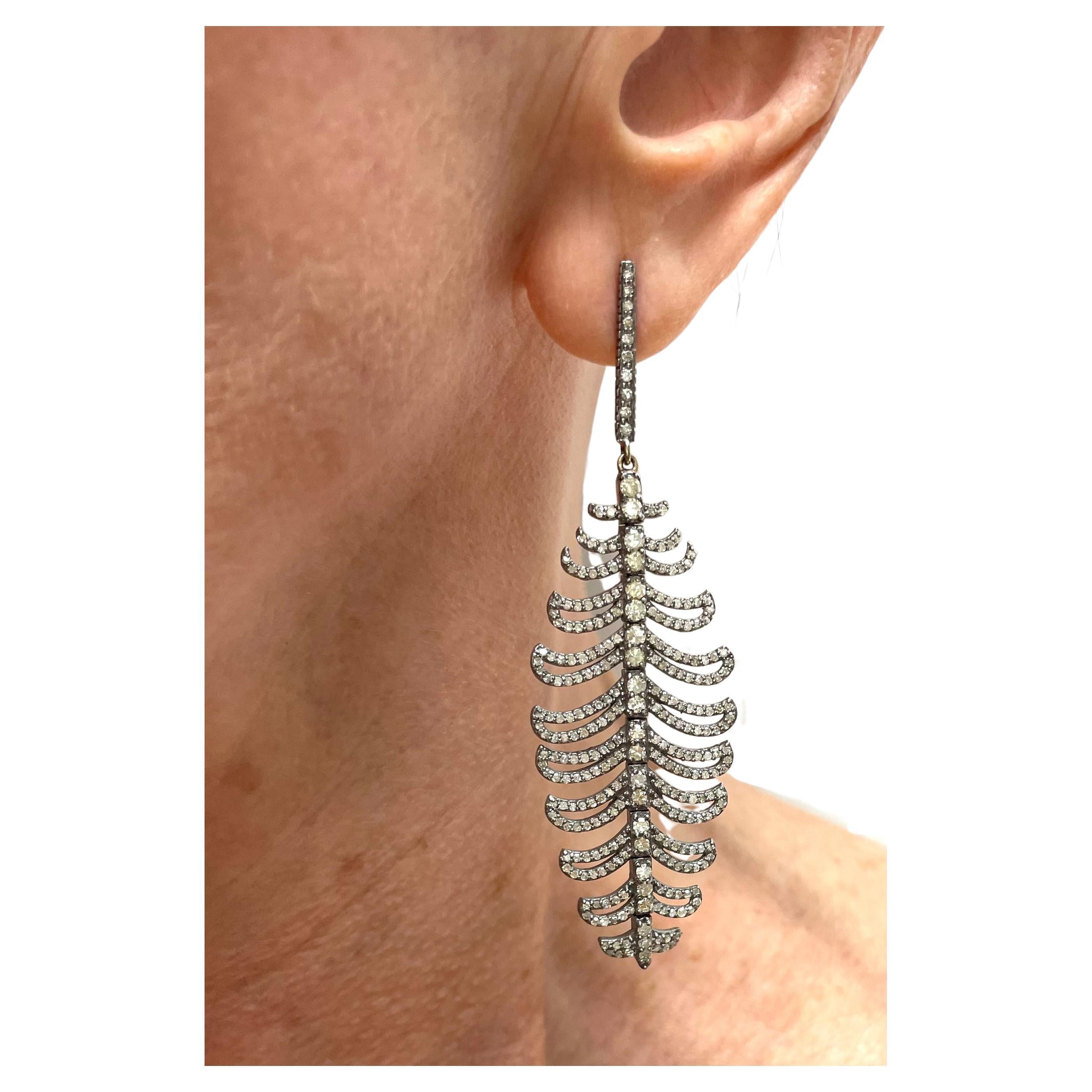 Orecchini Paradizia con foglie di diamante articolate da 4,20 carati In condizioni Nuovo in vendita a Laguna Beach, CA