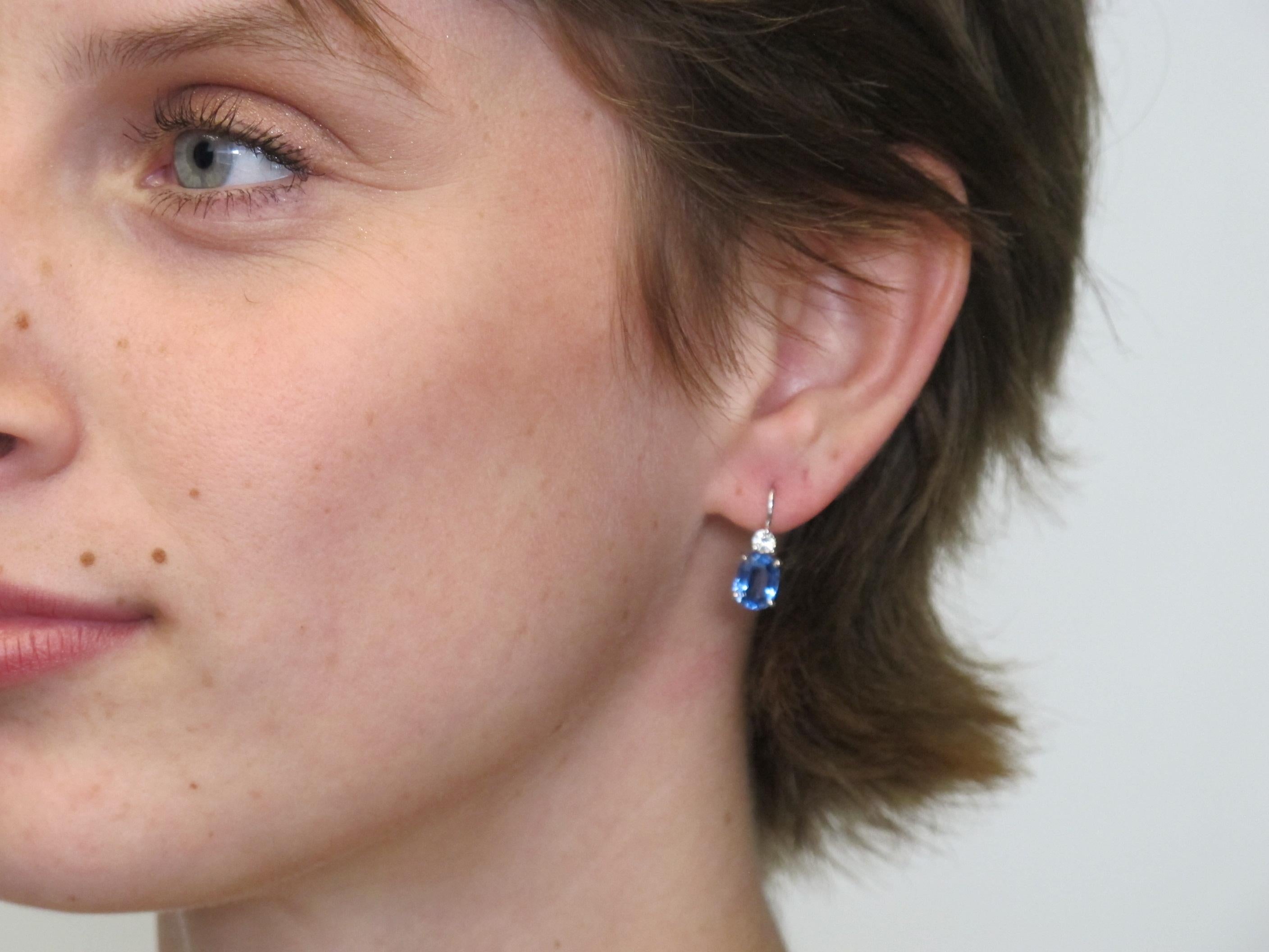 Oval Cut 4.20 Carat Cornflower Blue Sapphire and Diamond 18 Karat Gold Leverback Earrings