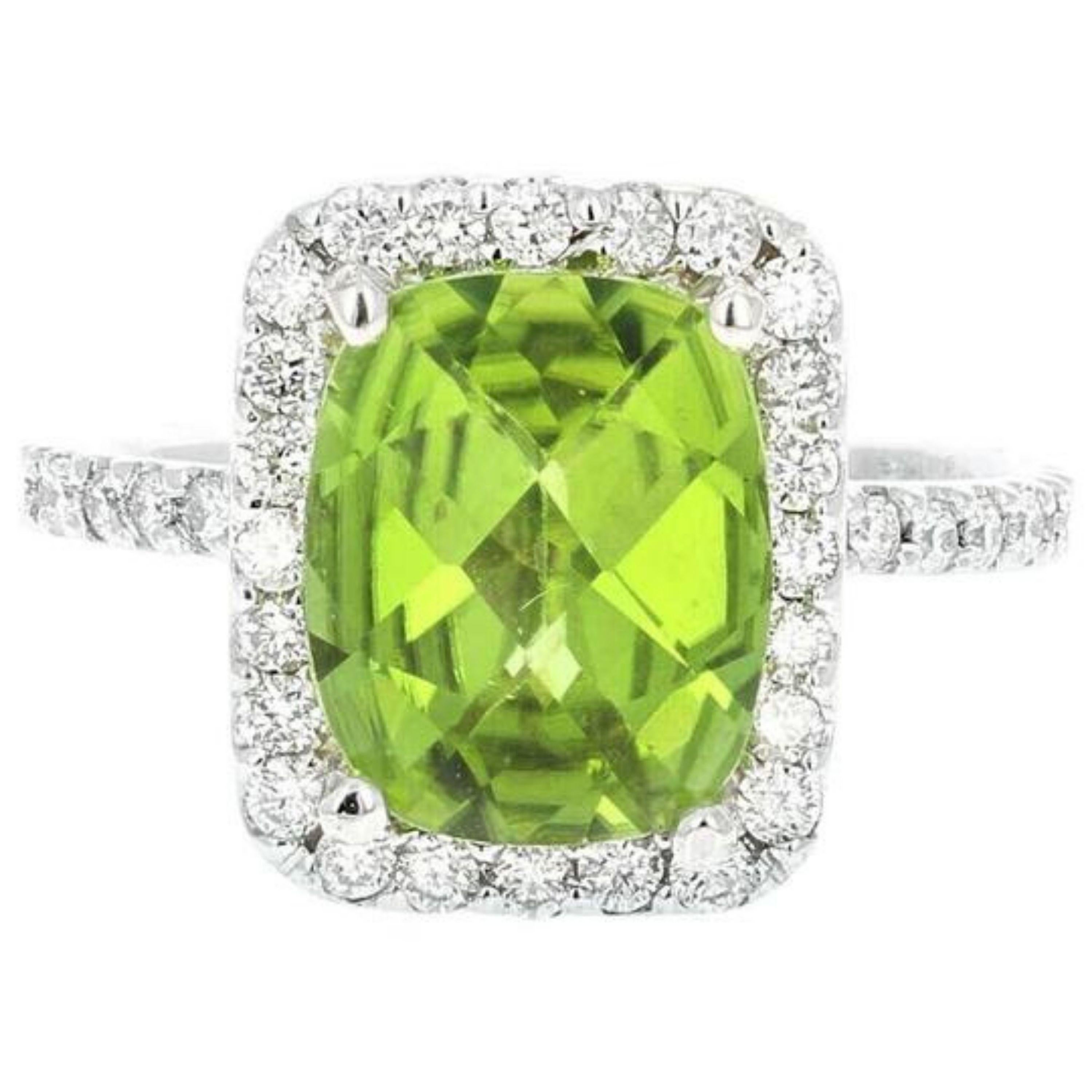 4.20 Carat Impressive Natural Peridot and Diamond 14 Karat White Gold Ring In New Condition For Sale In Los Angeles, CA