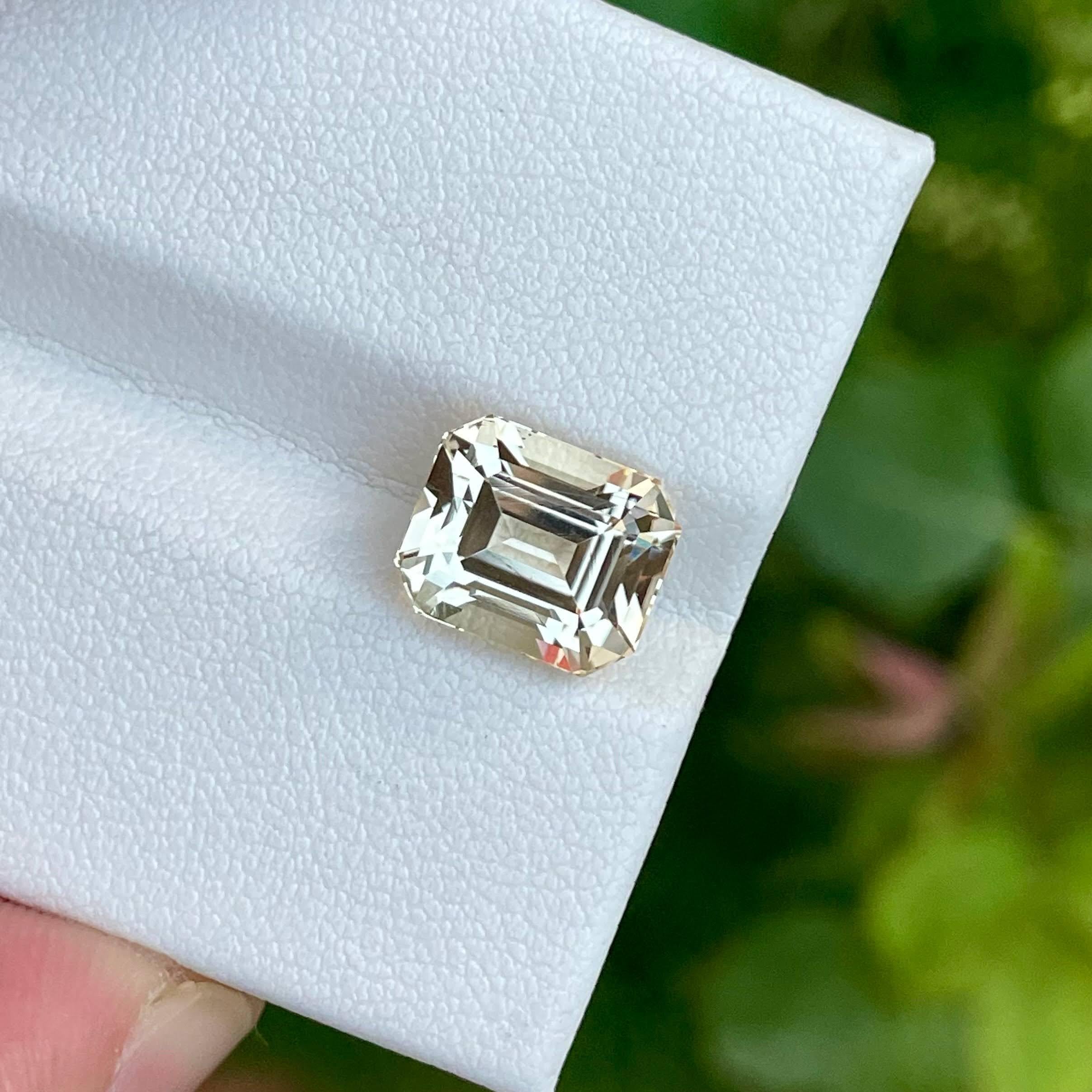 Modern 4.20 Carats Light Yellow Loose Scapolite Stone Emerald Cut Pakistan Gemstone For Sale