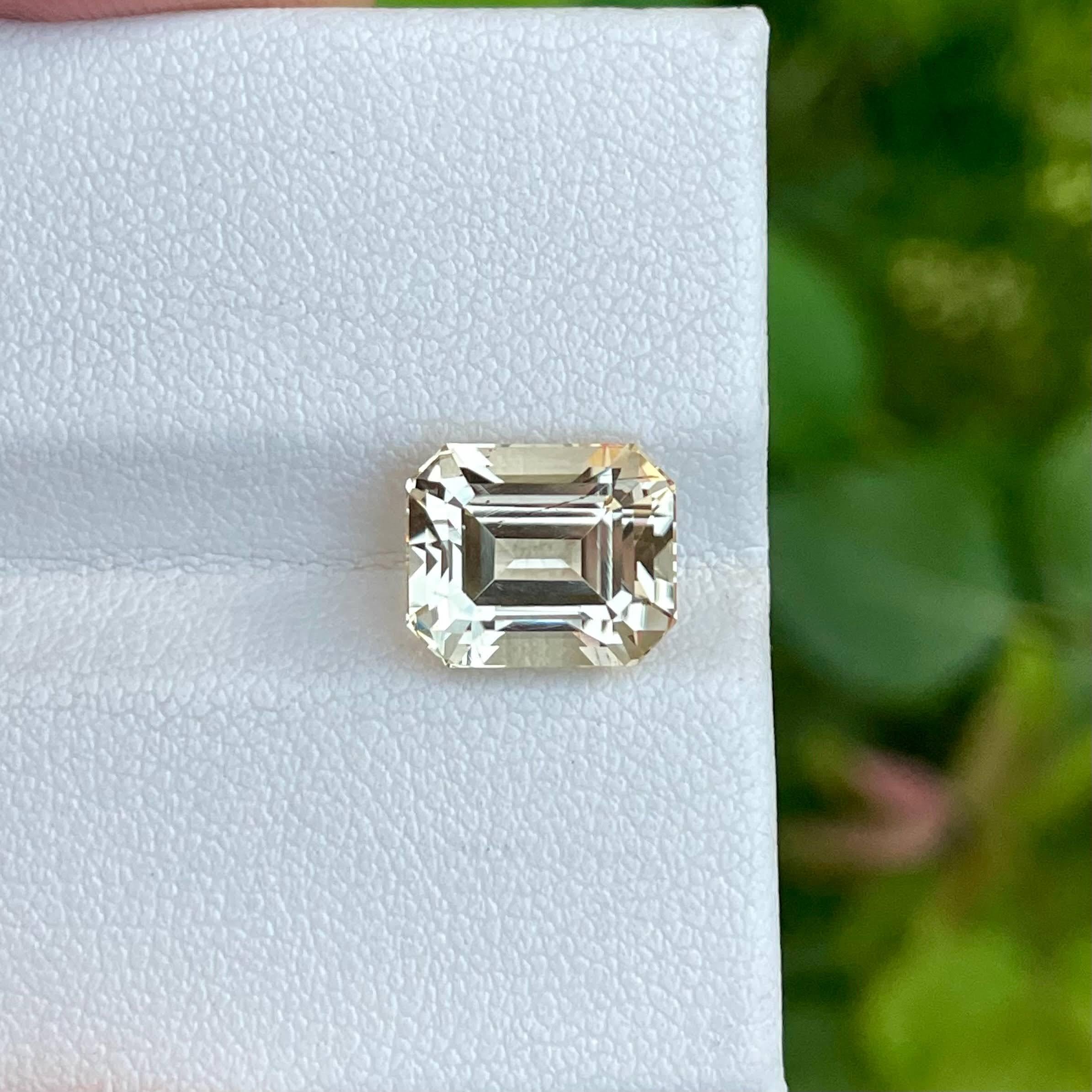 Women's or Men's 4.20 Carats Light Yellow Loose Scapolite Stone Emerald Cut Pakistan Gemstone For Sale