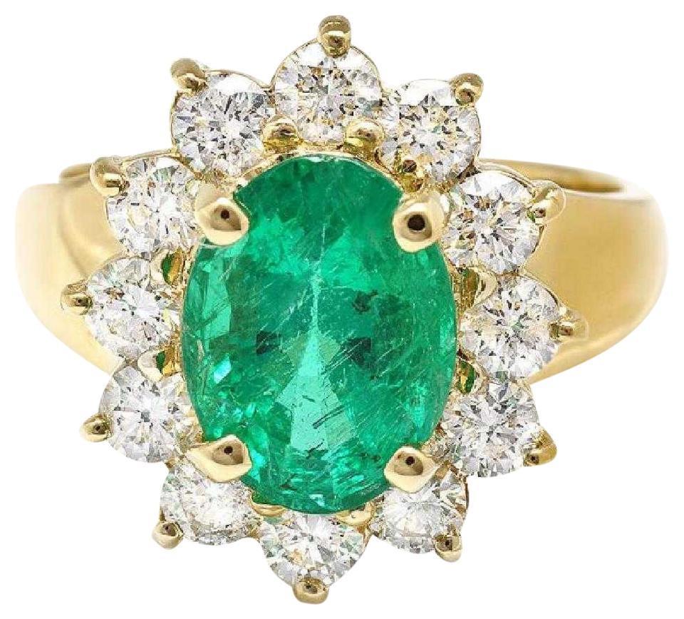 4.20 Carat Natural Emerald and Diamond 14 Karat Solid Yellow Gold Ring In New Condition For Sale In Los Angeles, CA