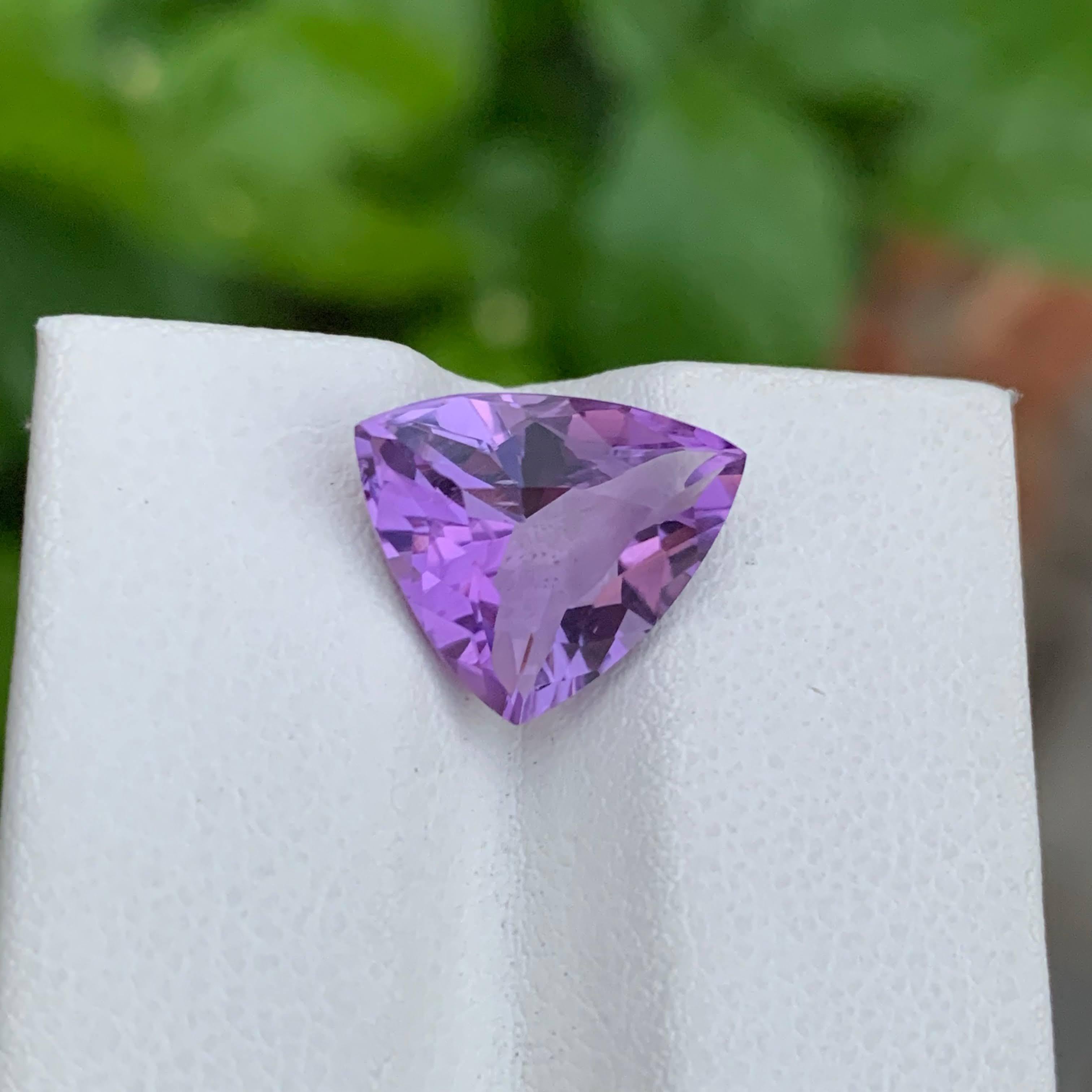 Trillion Cut 4.20 carats Purple Amethyst Stone Trilliant Cut Natural Brazilian Gemstone For Sale
