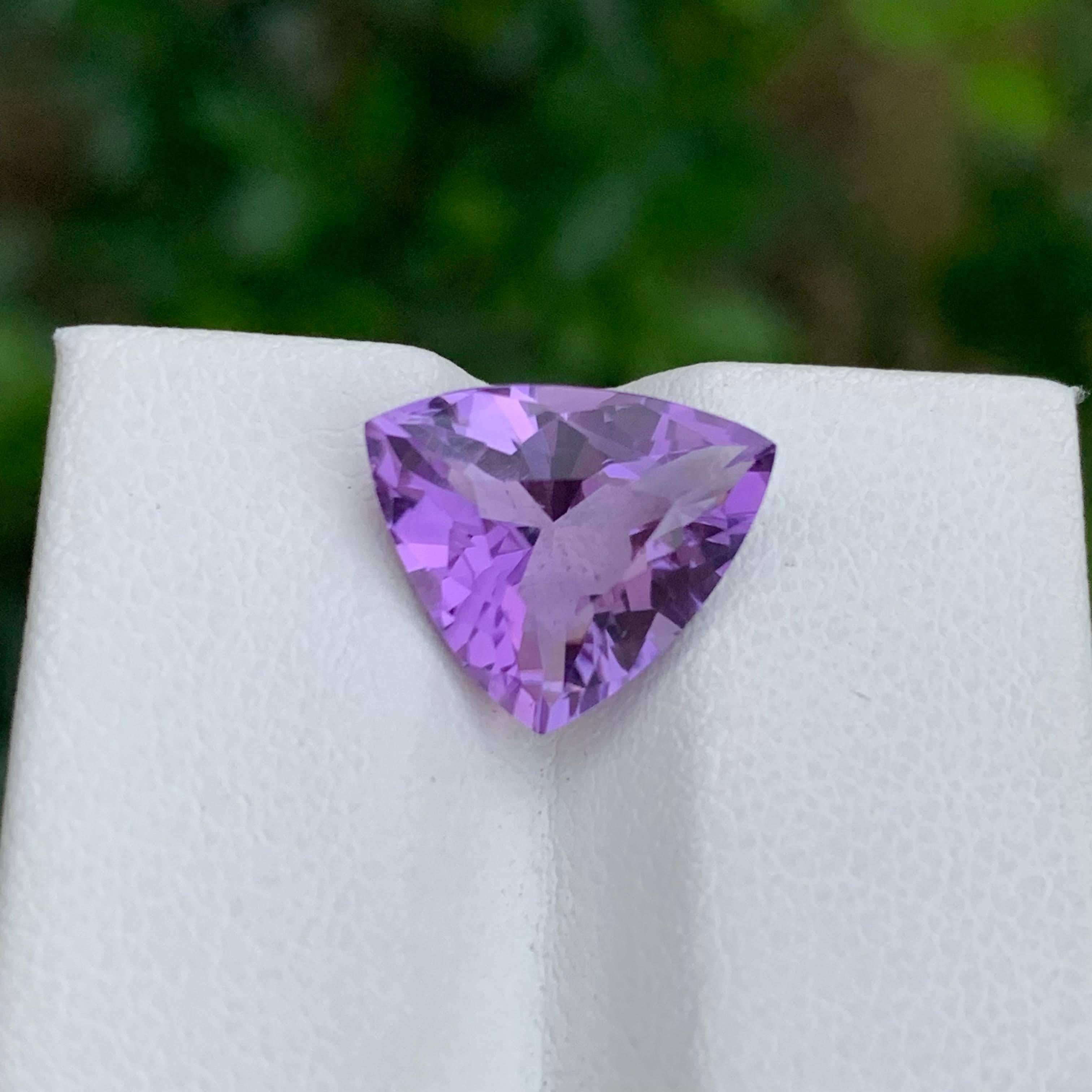 4.20 carats Purple Amethyst Stone Trilliant Cut Natural Brazilian Gemstone In New Condition For Sale In Bangkok, TH