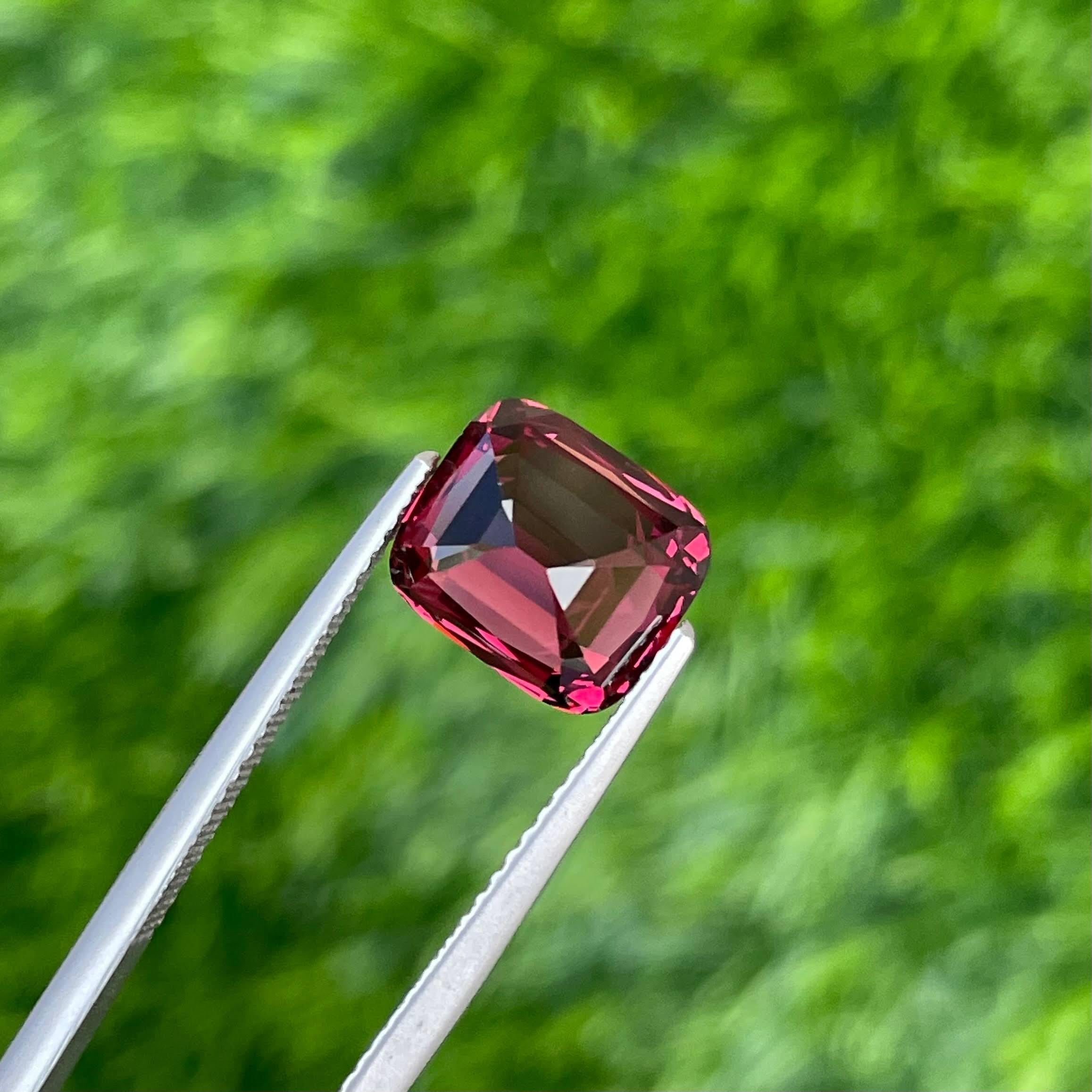 Peso 4,20 carati 
Dimensioni 9.63x8.40x5.80 mm
Trattamento nessuno 
Origine Tanzania 
Chiarezza VVS 
Forma del cuscino 
Tagliare un cuscino di fantasia 


Questo splendido granato rosa violaceo da 4,20 carati è una gemma naturale proveniente dalla