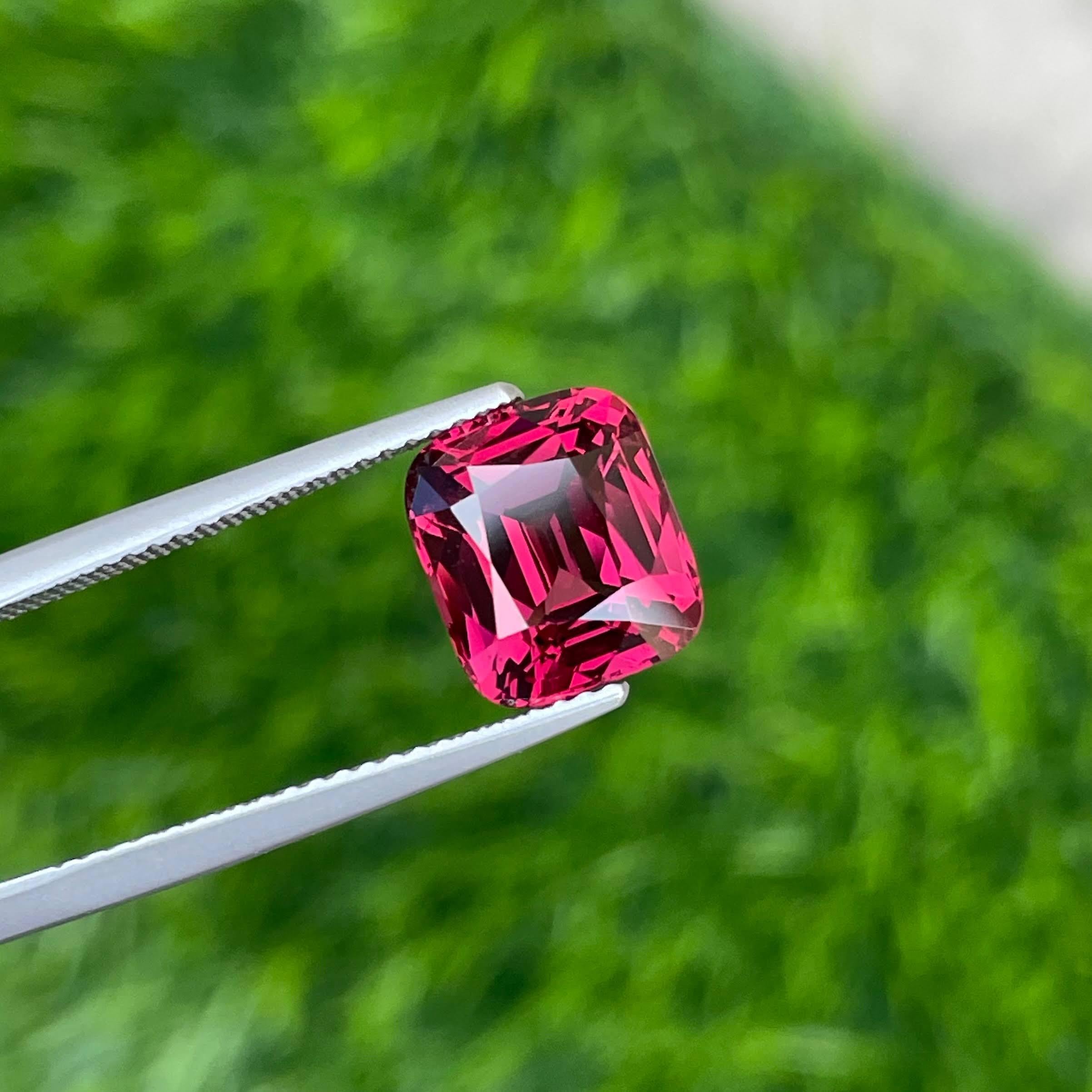 Taglio cuscino 4,20 carati di granato rosa violaceo taglio a cuscino Gemma della Tanzania in vendita