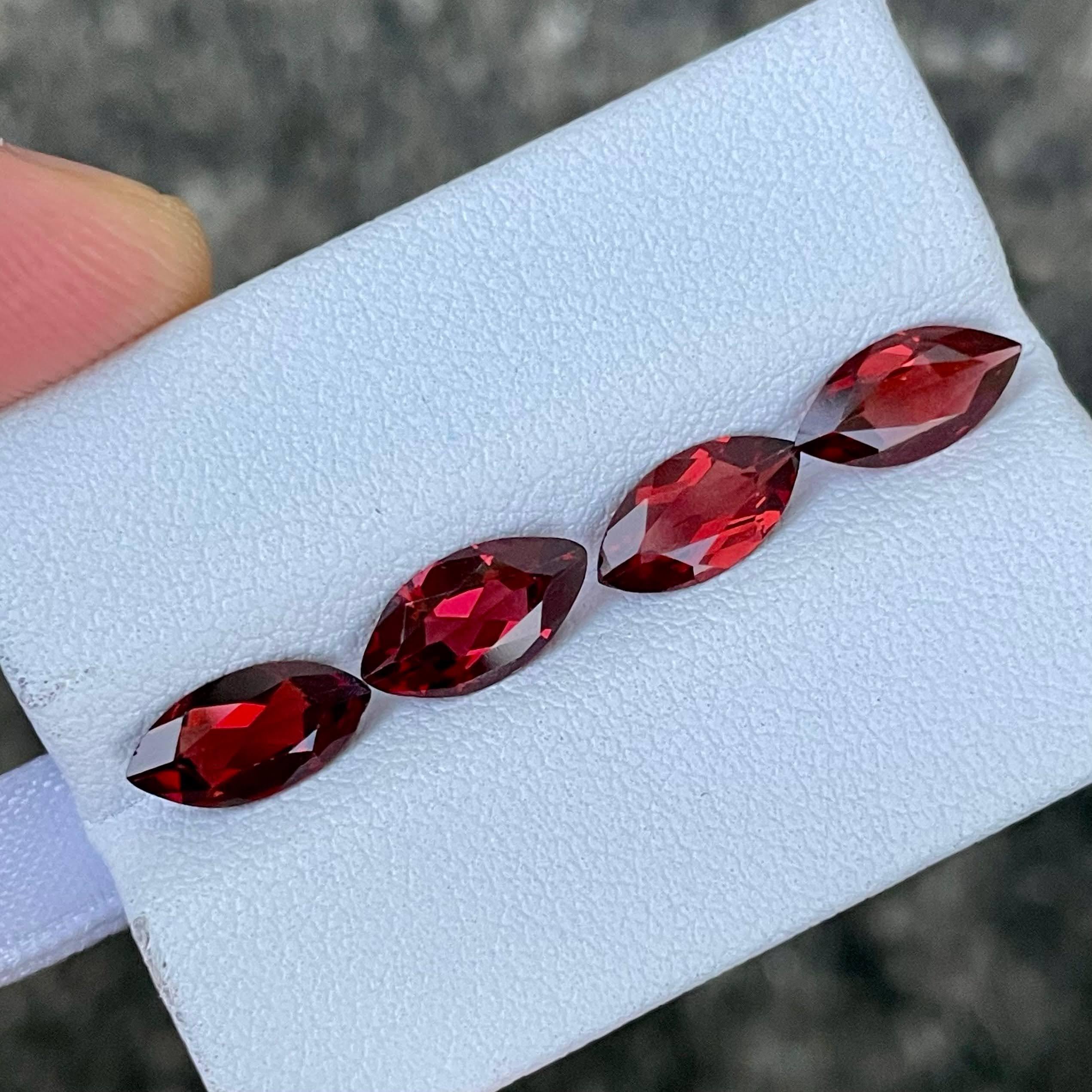 4,20 quilates Conjunto Granate Rodolita Rojo Talla Marquesa Piedras Preciosas Africanas Moderno en venta
