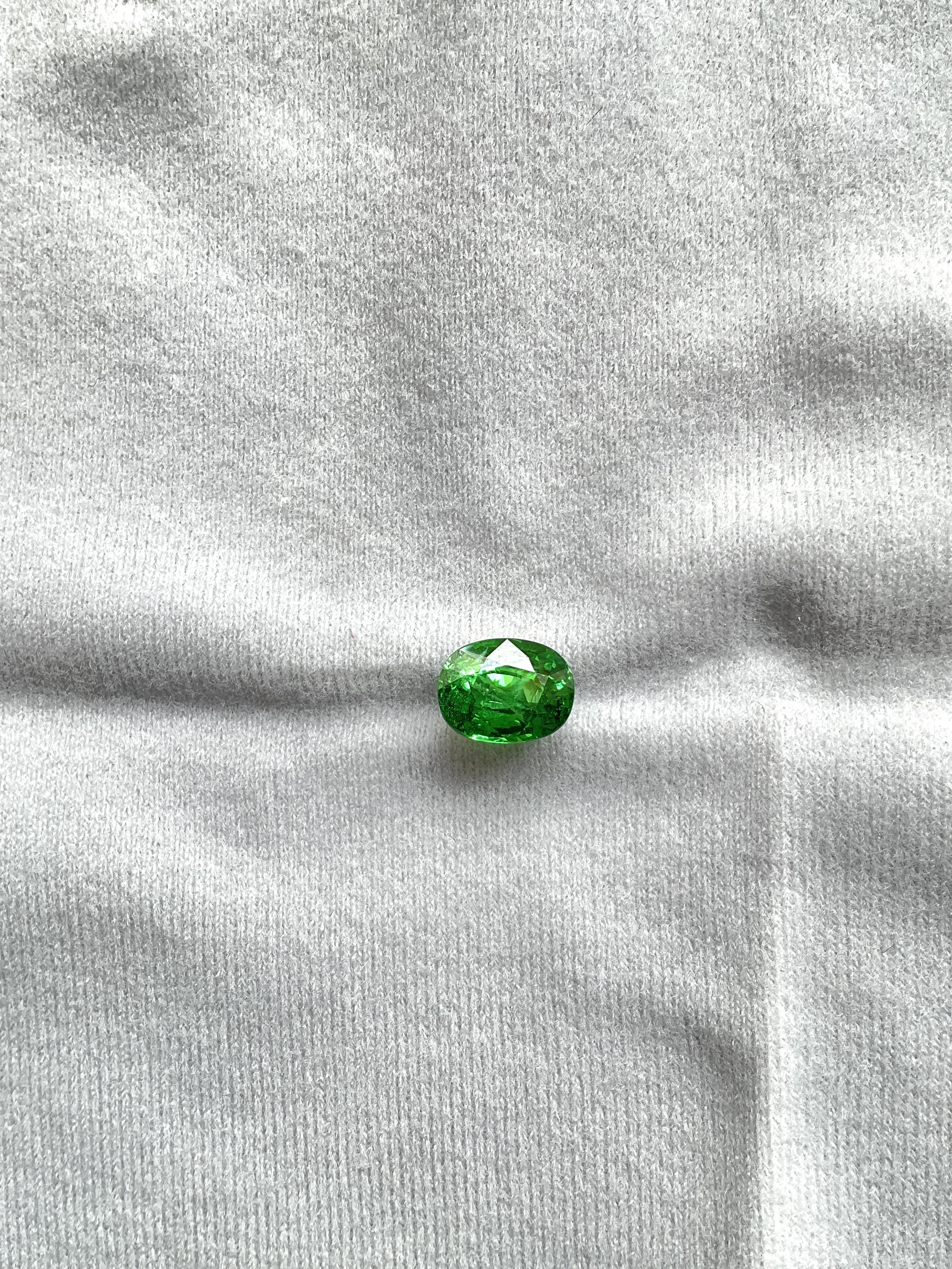 4.20 Carats Top Quality Tanzania Tsavorite Oval Cutstone For jewelry Natural Gem For Sale 5
