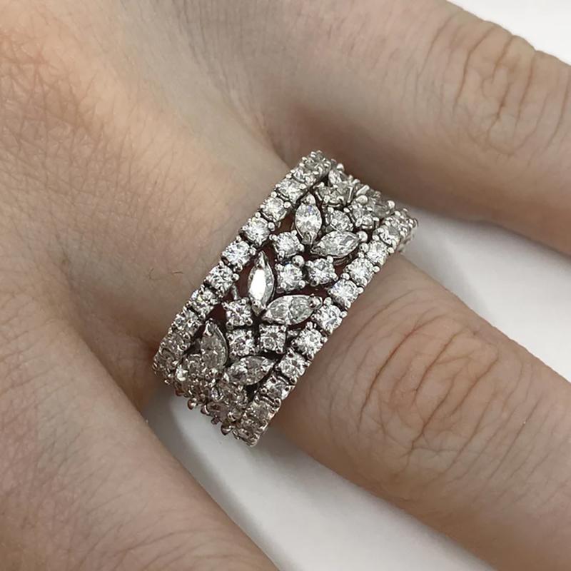 Women's 4.20 ct Diamond Ring Brilliant-Cut & Navette-Cut  For Sale