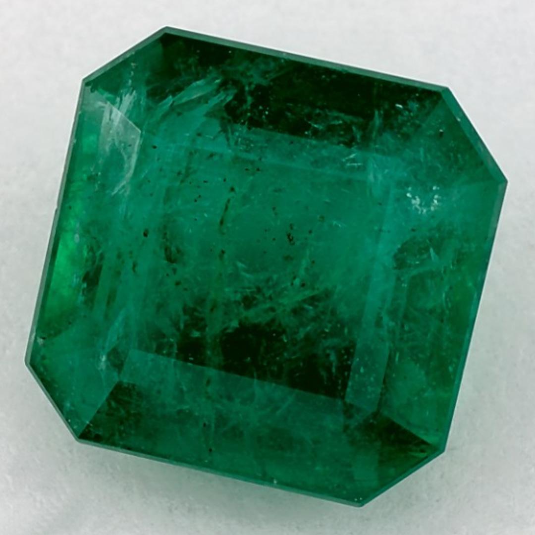 Con un vibrante tono verde, la piedra de nacimiento de mayo es un símbolo del renovado crecimiento primaveral. 

Explora la vibrante colección de esmeraldas, rubíes y zafiros de nuestra tienda, disponibles como gemas sueltas y combinadas con nuestra
