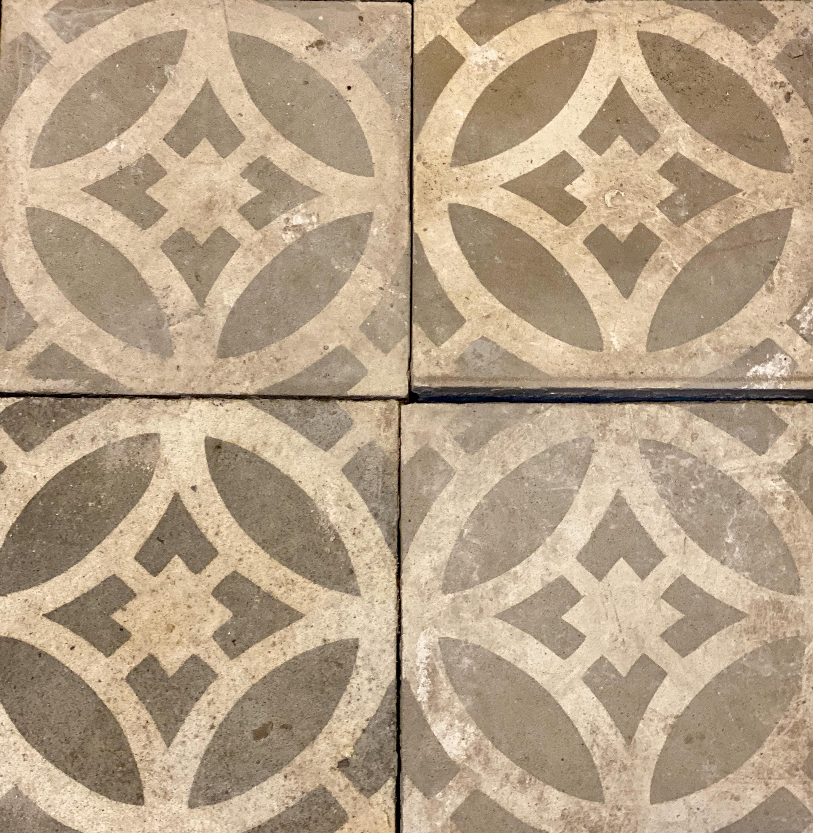 This lot of 420 square feet of tiles originates from Spain, circa 1900.
Each tile is 8
