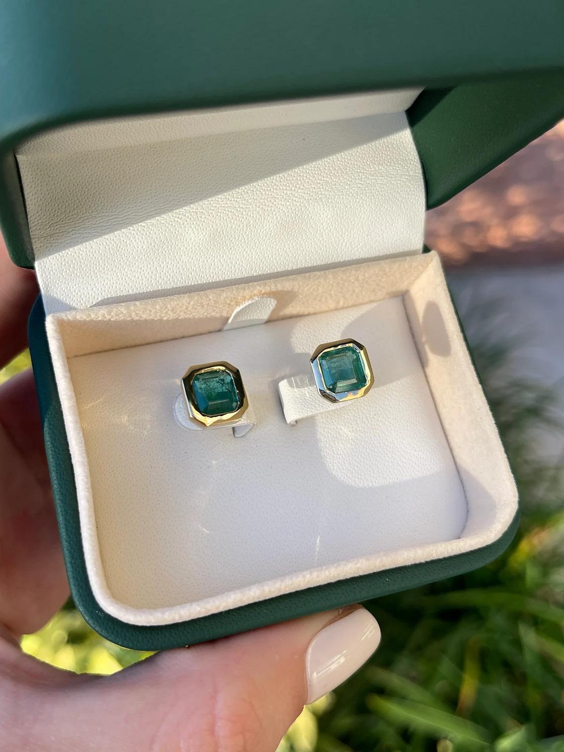 4.20tcw 14K Celebrity Inspired Asscher Cut Emerald Stud Bezel Set Gold Earrings In New Condition For Sale In Jupiter, FL