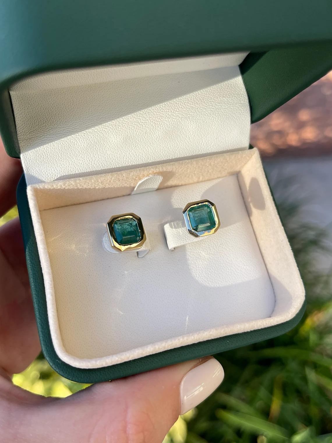 4.20tcw 14K Celebrity Inspired Asscher Cut Emerald Stud Bezel Set Gold Earrings  In New Condition For Sale In Jupiter, FL