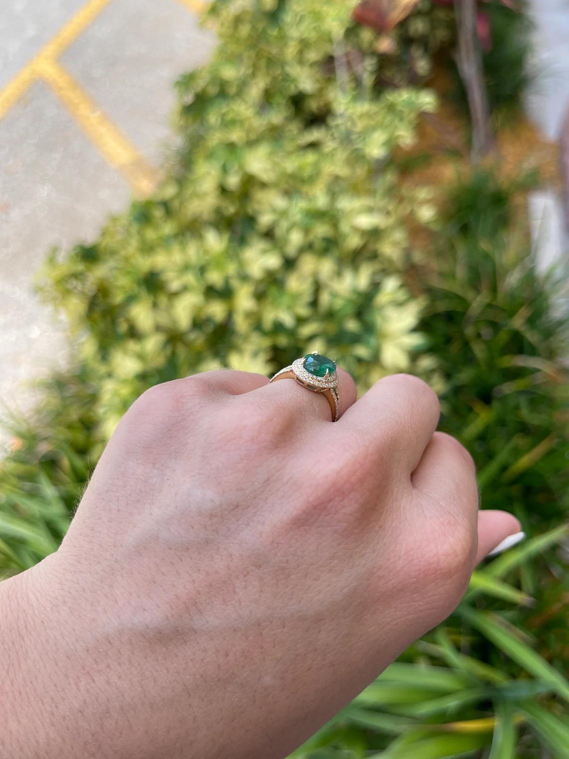 4,20tcw 14K natürlicher Smaragd-Ovalschliff & Diamant-Ring mit doppeltem Halo aus Gelbgold Damen im Angebot