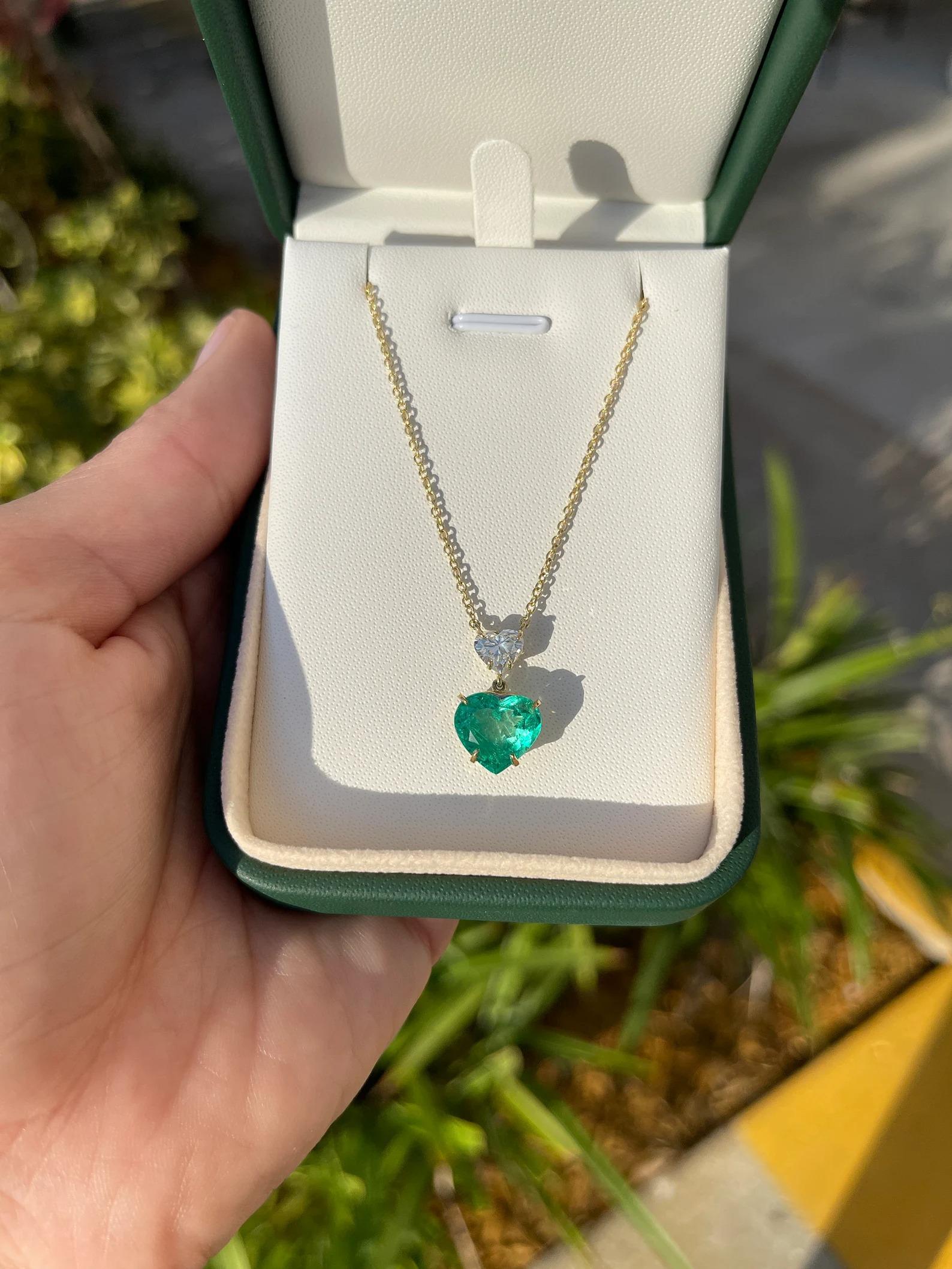 Modern 4.20tcw Fine Quality Natural Colombian Emerald Heart & Diamond Necklace 18K For Sale
