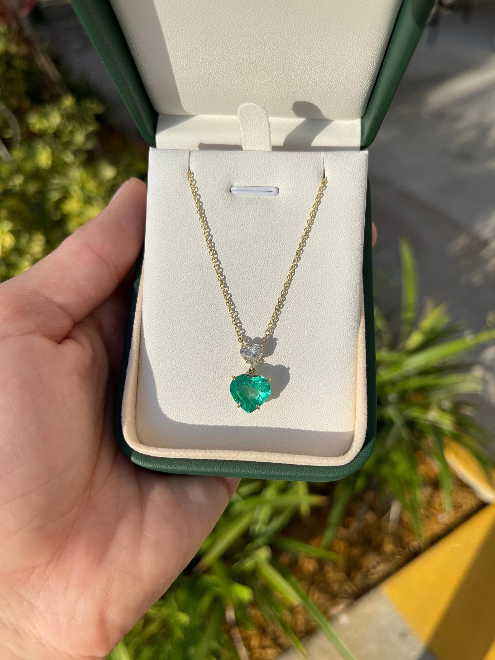 4.20tcw Fine Quality Natural Colombian Emerald Heart & Diamond Necklace 18K In New Condition For Sale In Jupiter, FL