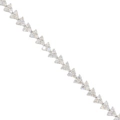4,21 Karat Diamant-Tennisarmband mit drei Steinen, 18 Karat auf Lager