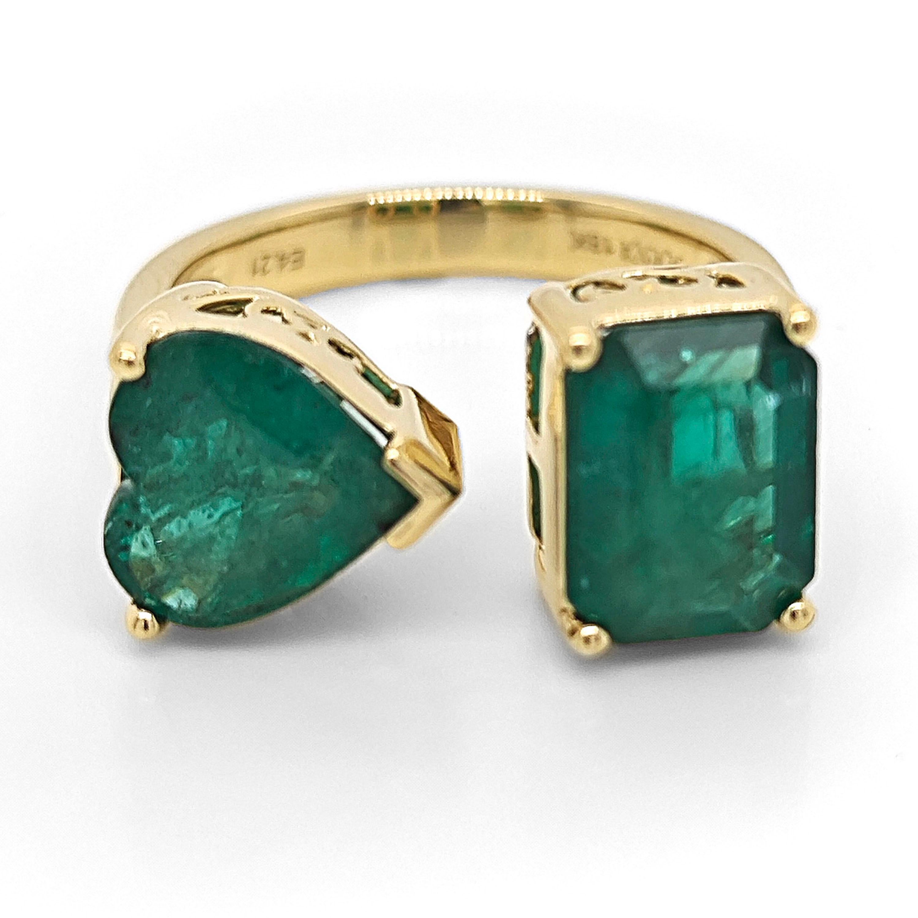1 Emerald Gemstone: 1.94 Carats
1 Emerald Gemstone: 2.27 Carats
Metal: 18K Yellow Gold, 5.30 Grams
