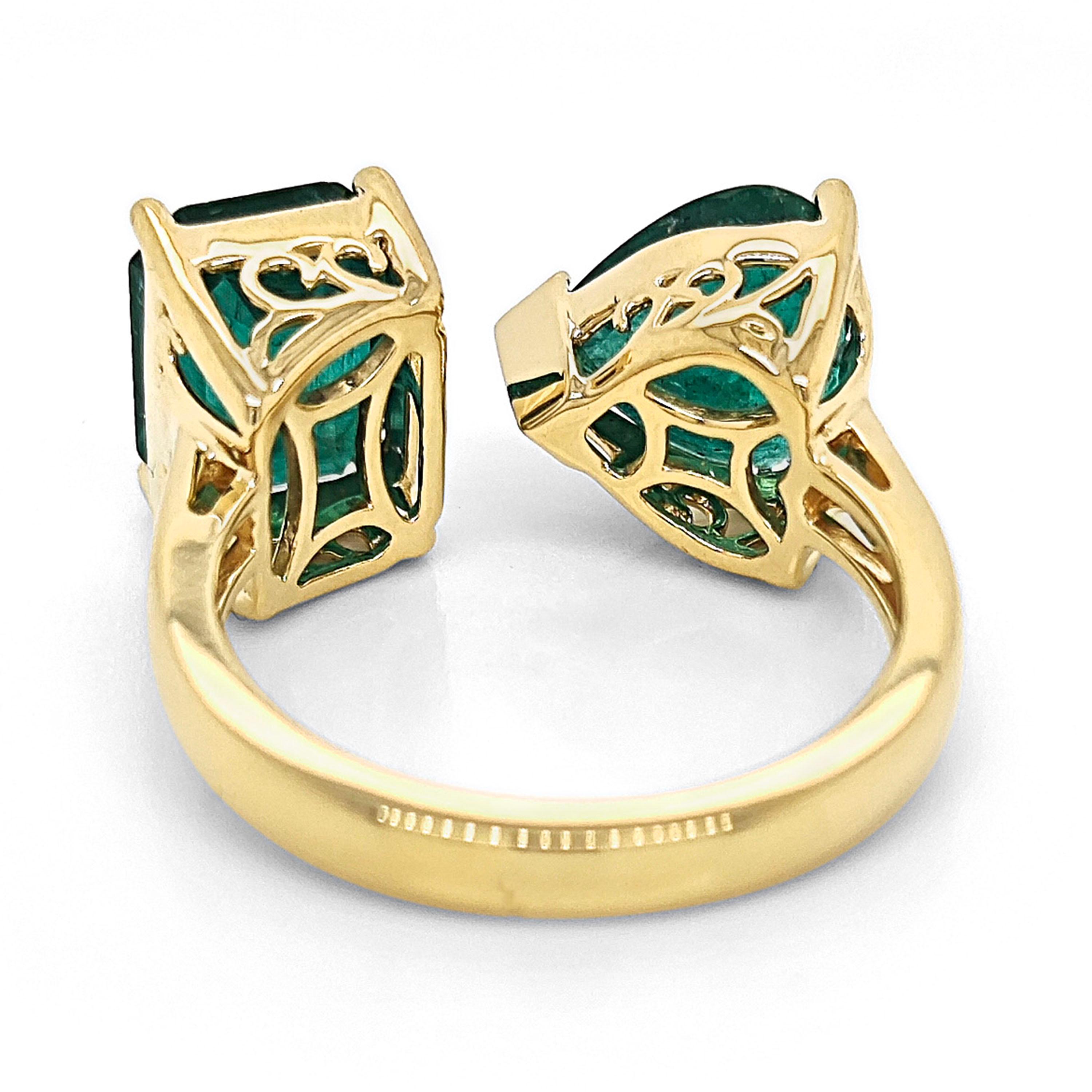 Mixed Cut 4.21 Carat Emerald and White Diamond Yellow Gold Ring For Sale
